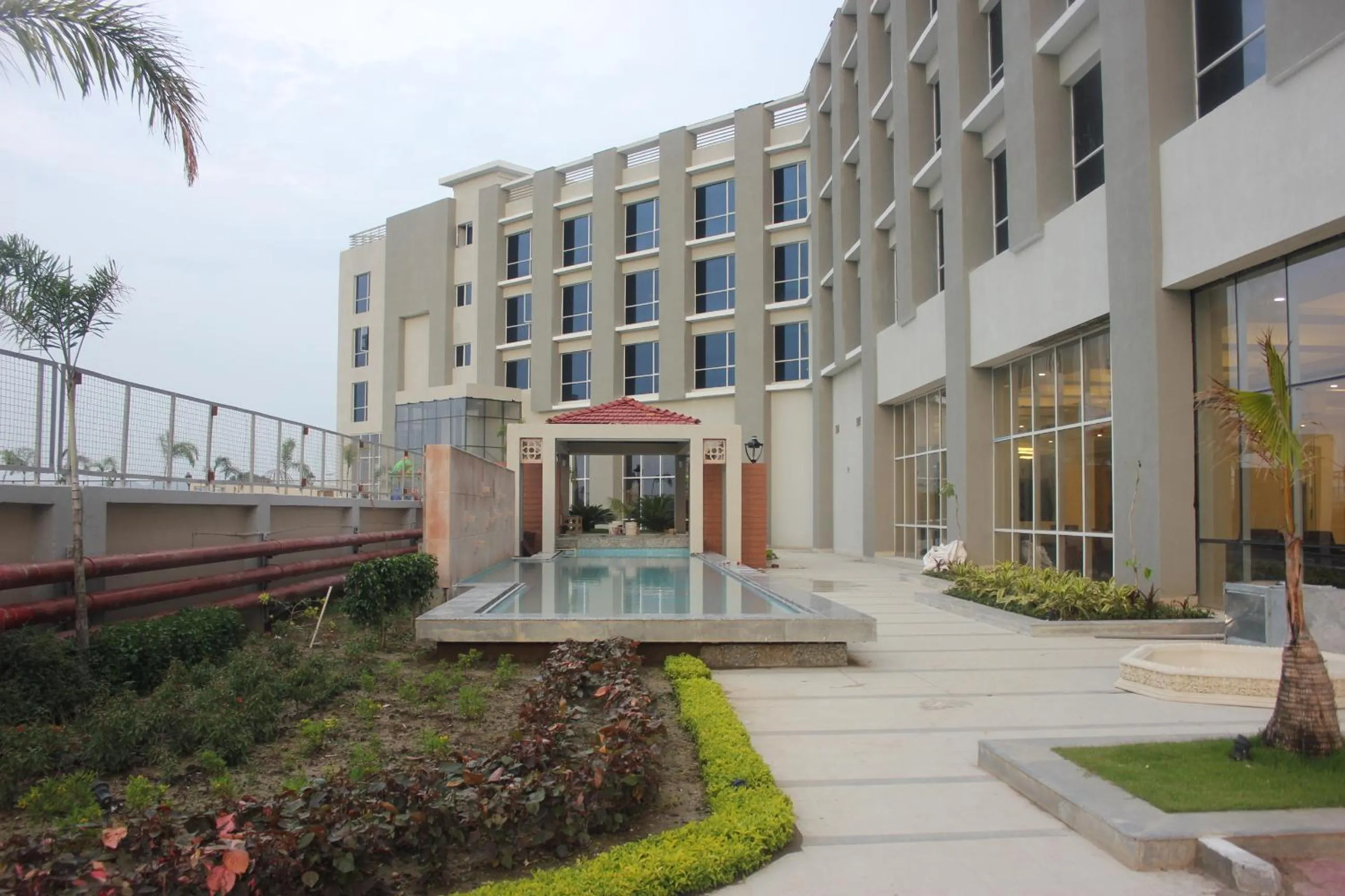 Garden in Maha Bodhi Hotel.Resort.Convention Centre