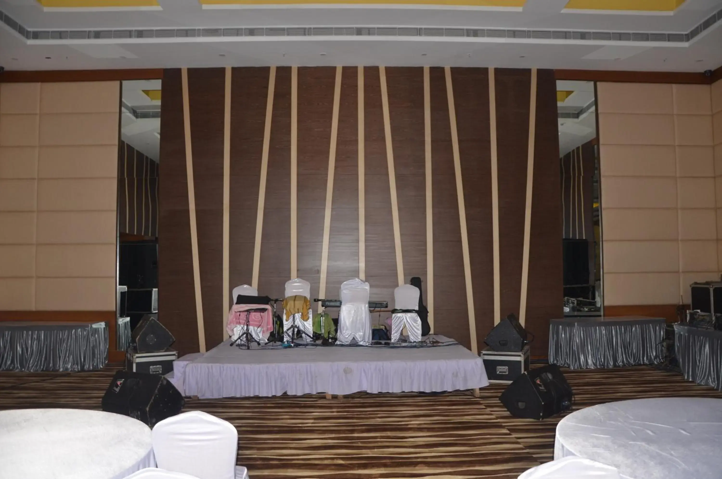 Business facilities, Bed in Maha Bodhi Hotel.Resort.Convention Centre Business facilities, Bed in Maha Bodhi Hotel.Resort.Convention Centre