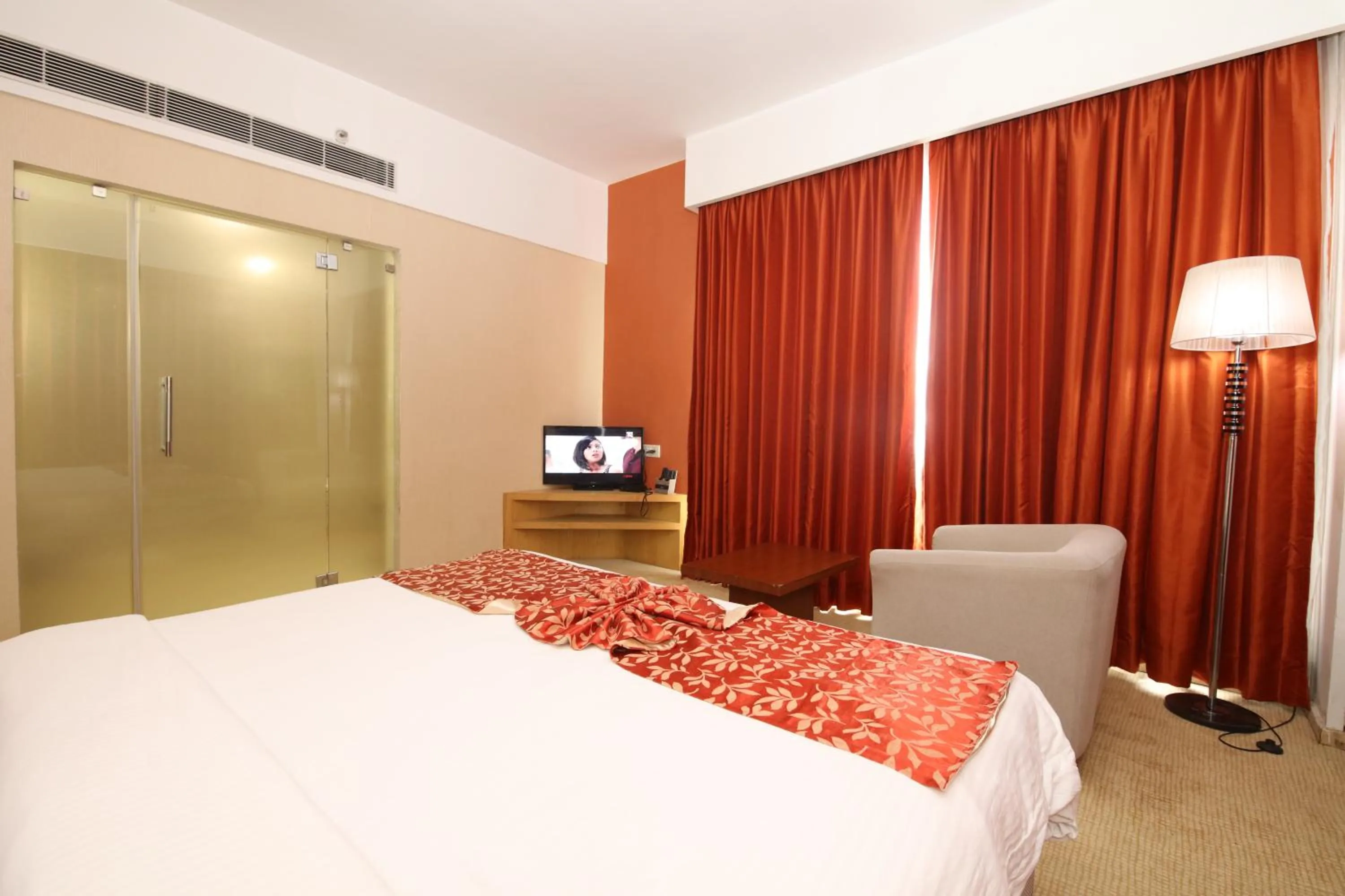 Bedroom, Bed in Maha Bodhi Hotel.Resort.Convention Centre