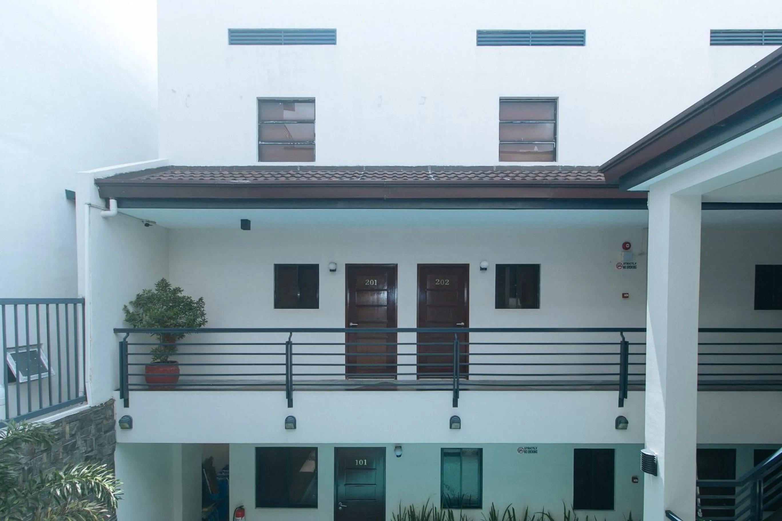 Balcony/Terrace in Elyseah Condotel by RedDoorz
