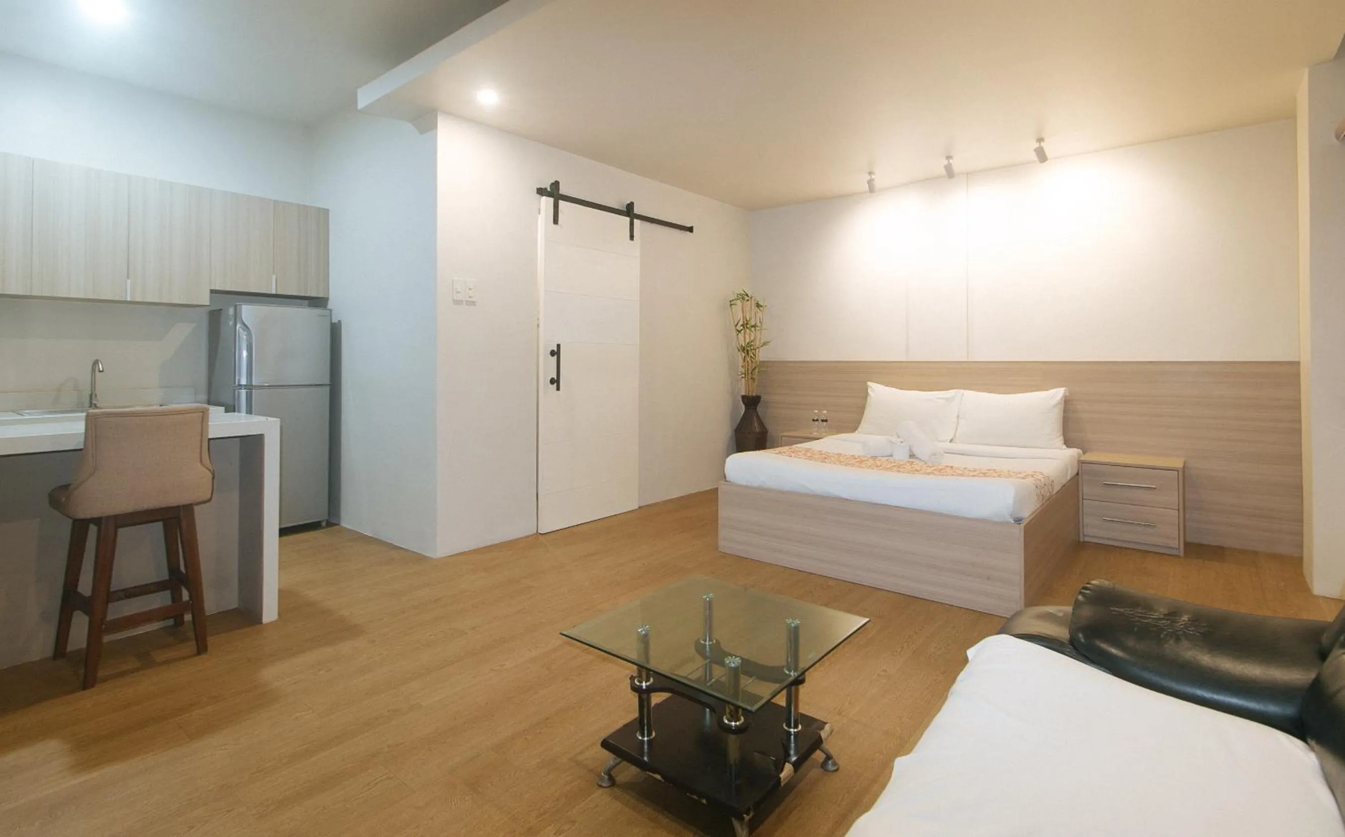 Photo of the whole room, Bed in Elyseah Condotel by RedDoorz