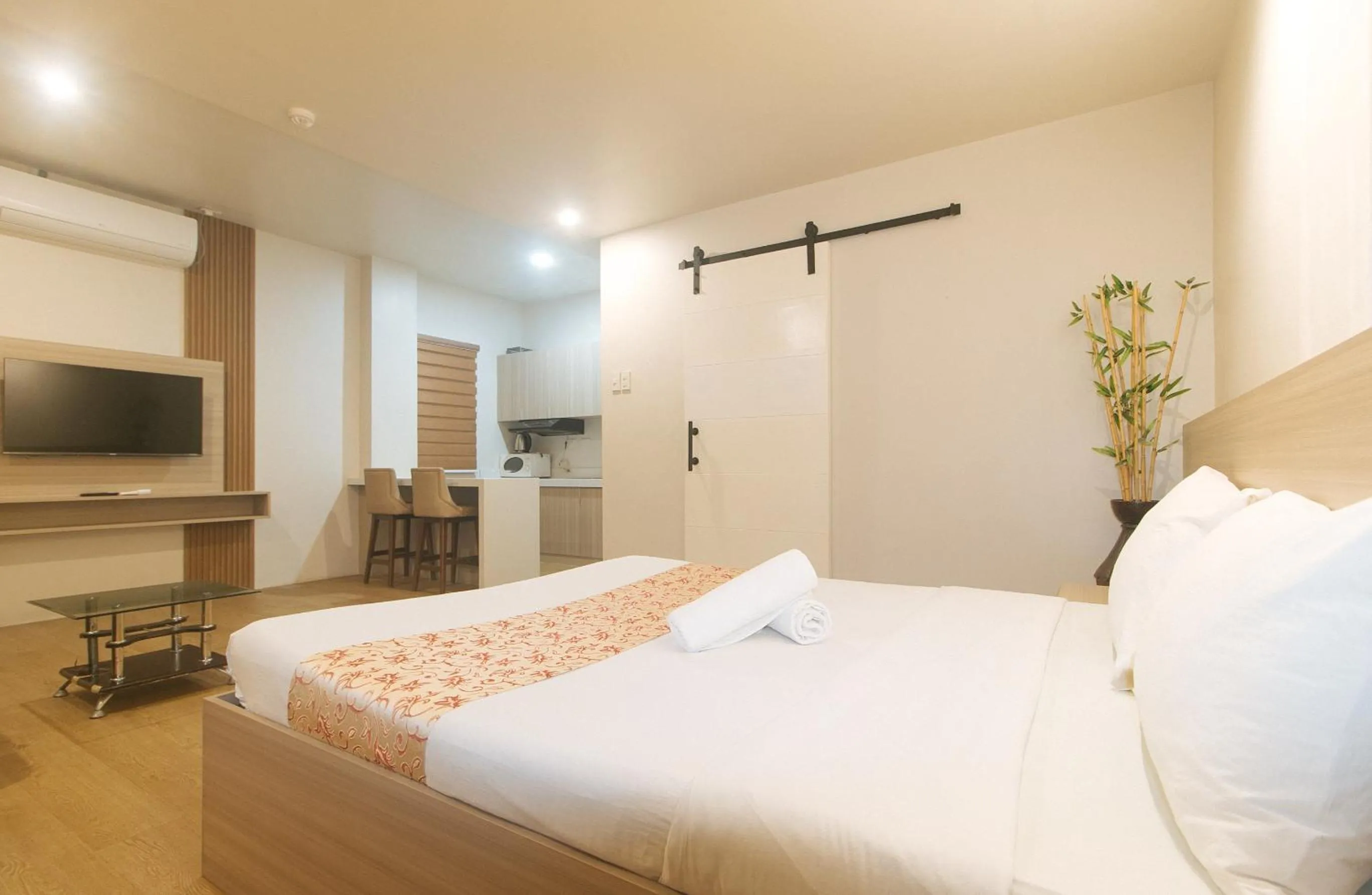 Bed in Elyseah Condotel by RedDoorz
