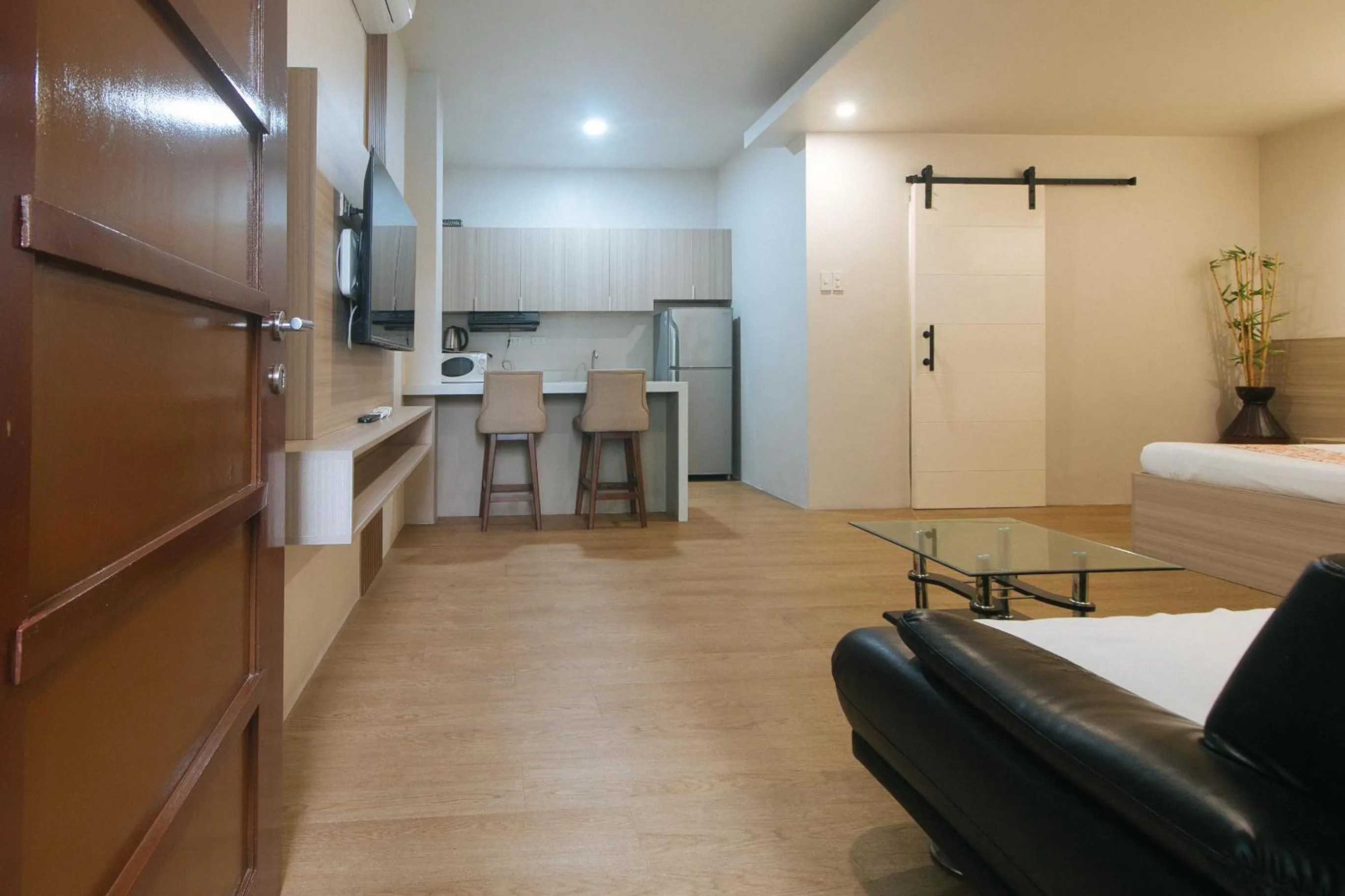 Kitchen or kitchenette in Elyseah Condotel by RedDoorz