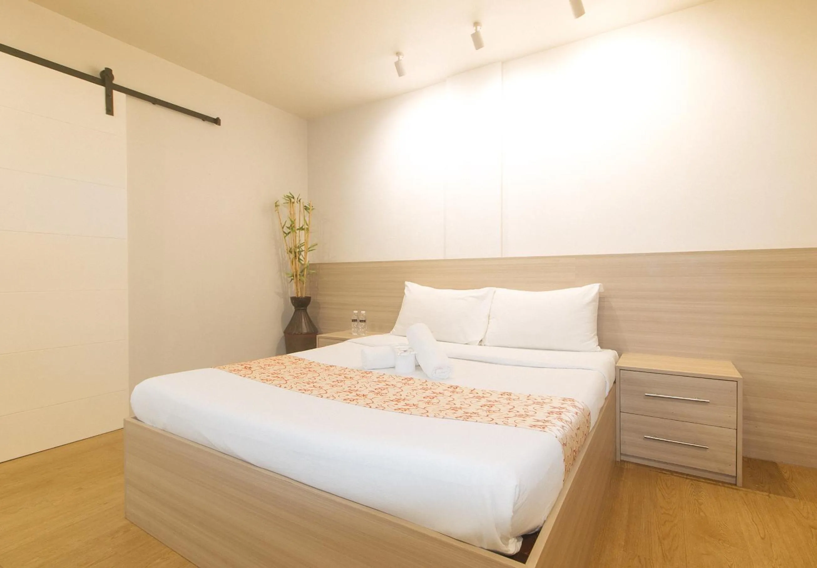 Photo of the whole room, Bed in Elyseah Condotel by RedDoorz