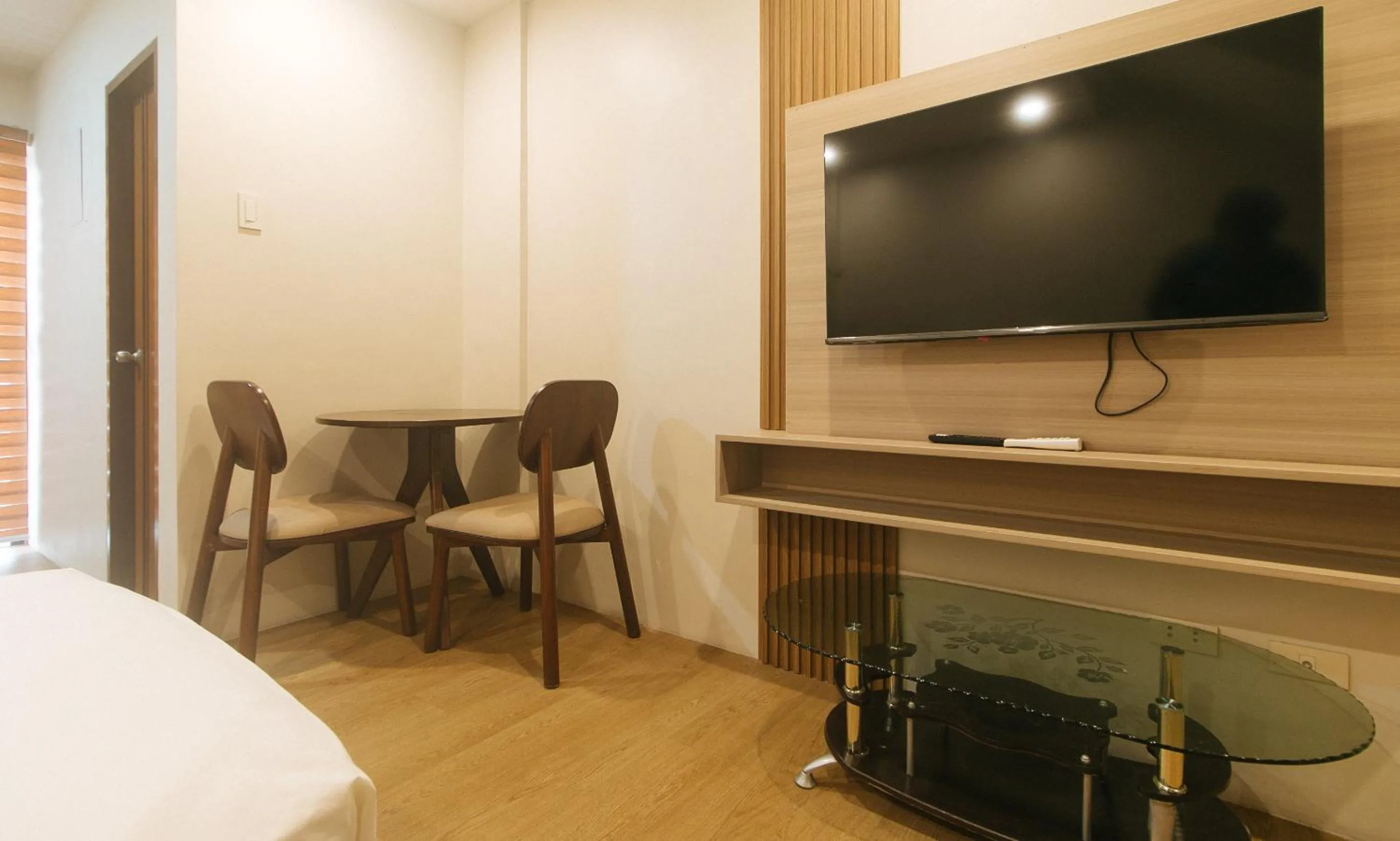 TV and multimedia, Bed in Elyseah Condotel by RedDoorz