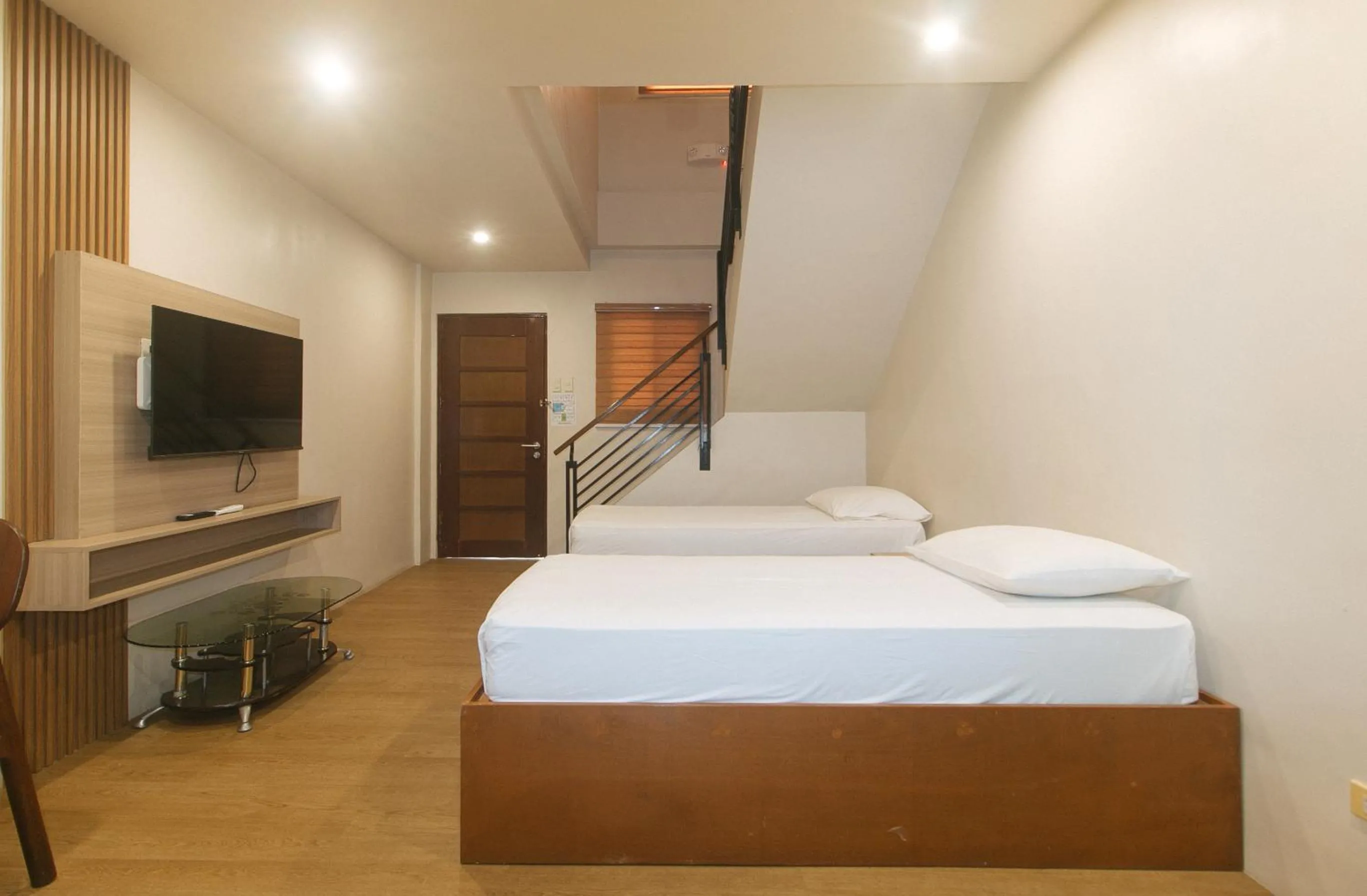 TV and multimedia, Bed in Elyseah Condotel by RedDoorz