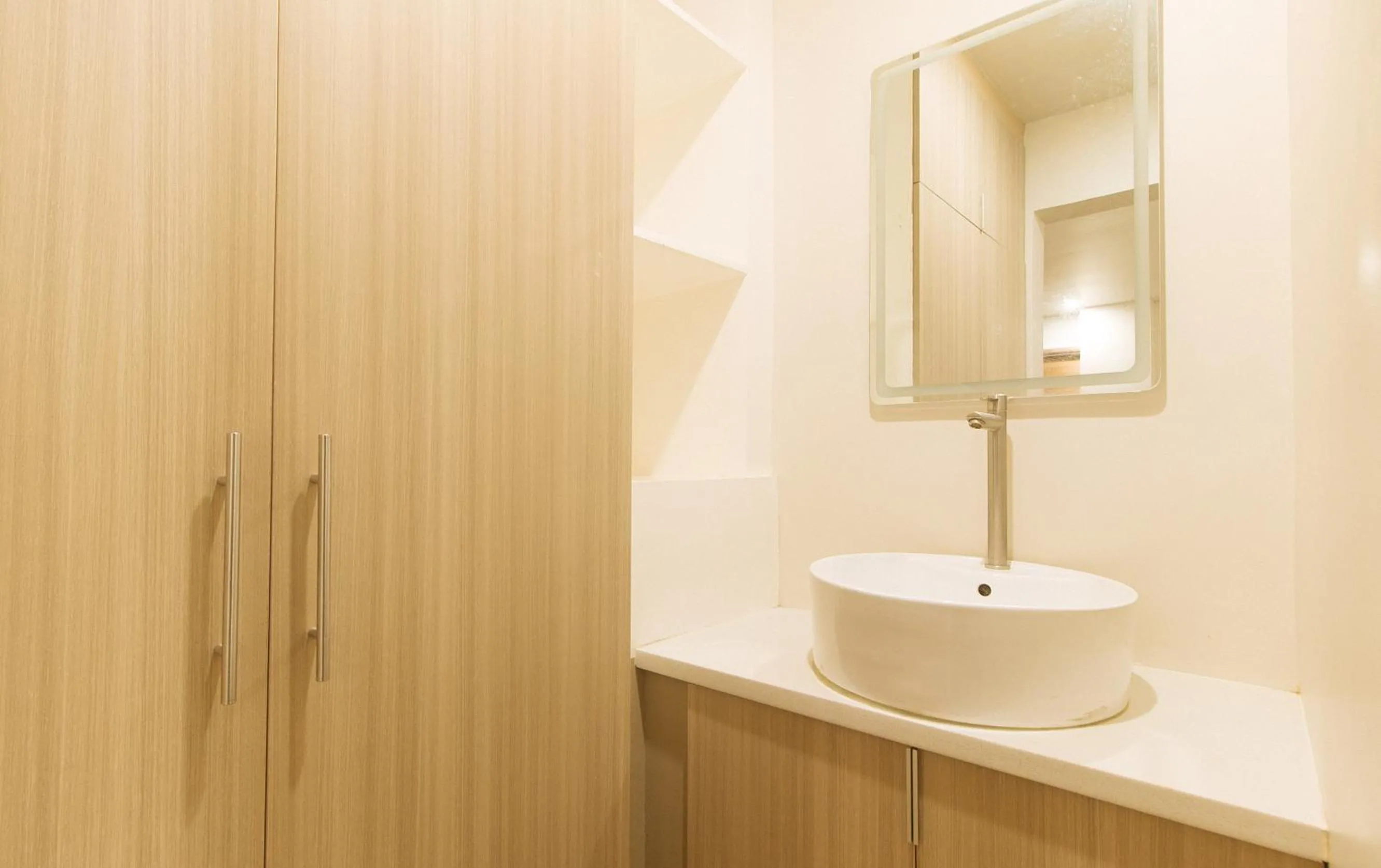 Bathroom in Elyseah Condotel by RedDoorz