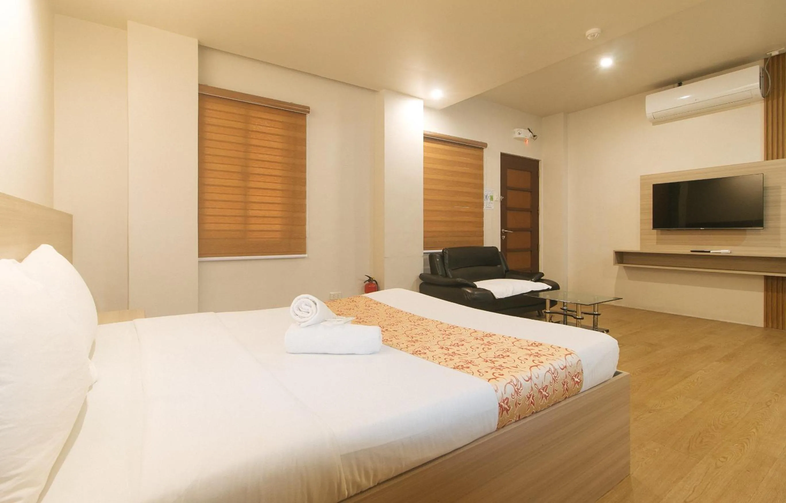 TV and multimedia, Bed in Elyseah Condotel by RedDoorz