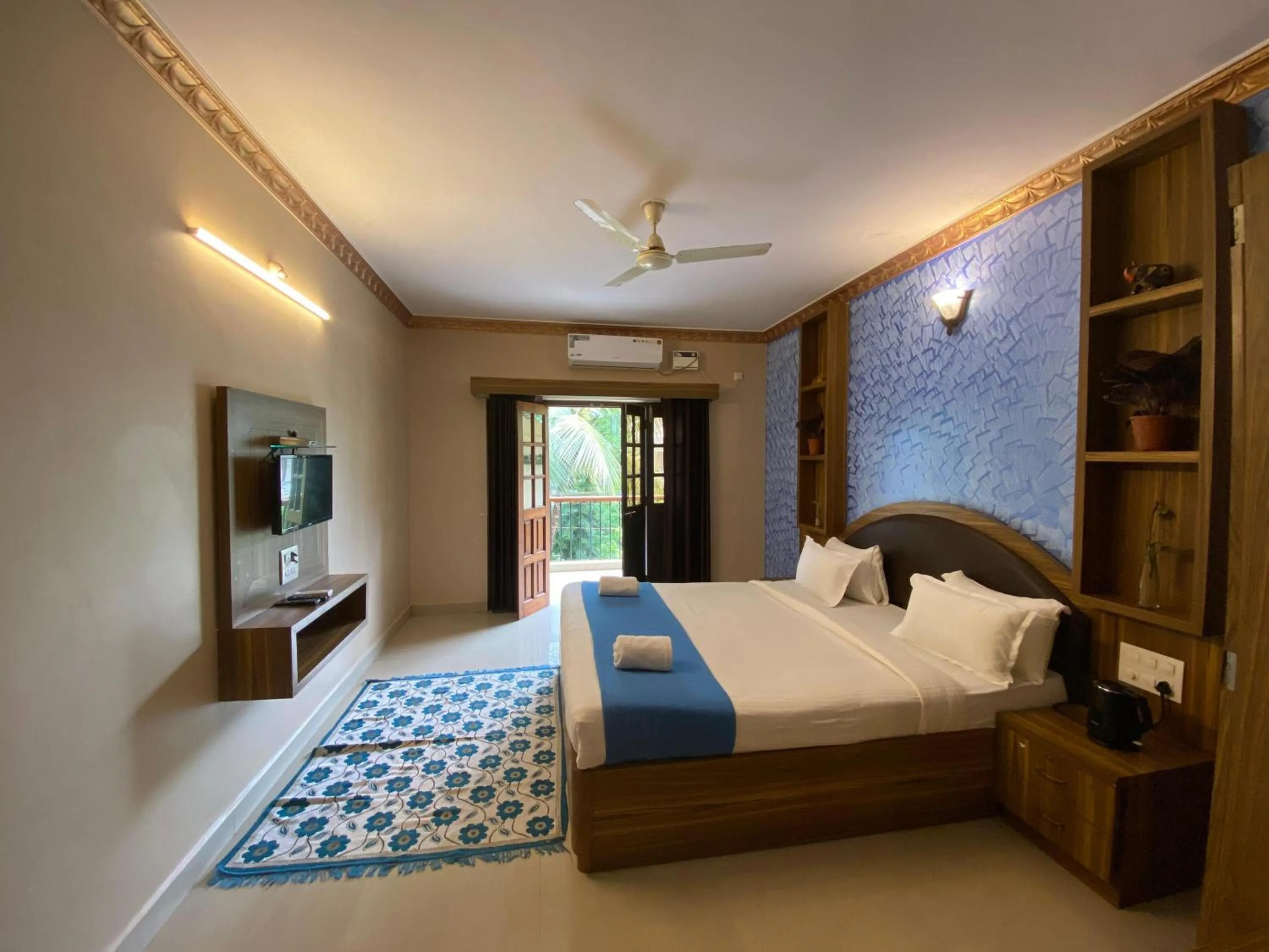 Bedroom, Bed in Ashvem Beach inn