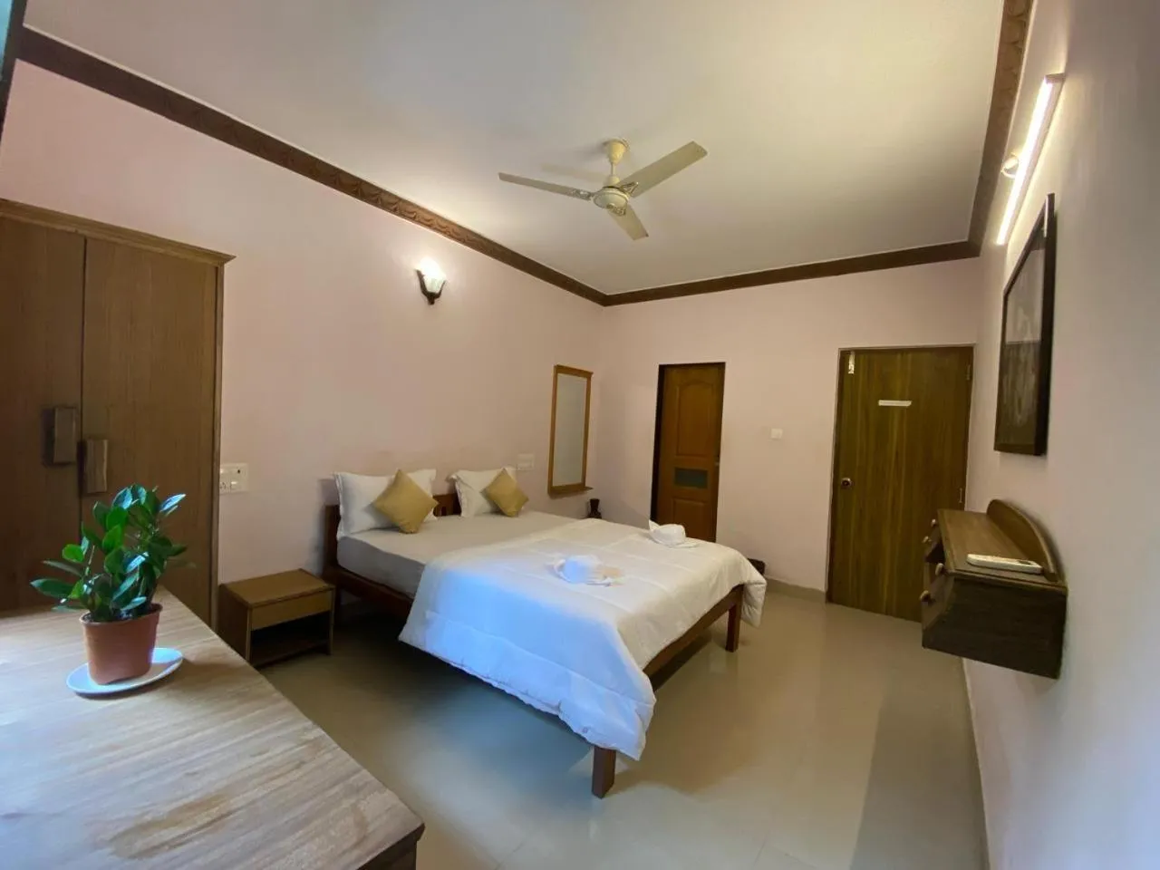 Bedroom, Bed in Ashvem Beach inn