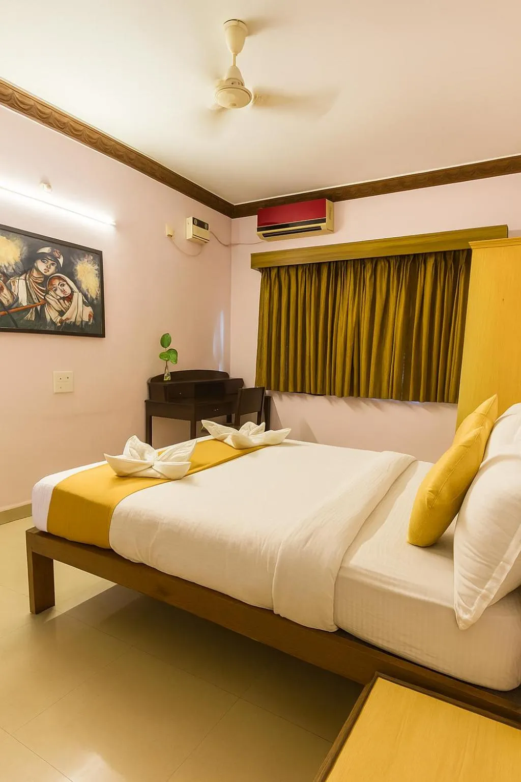 Bed in Ashvem Beach inn