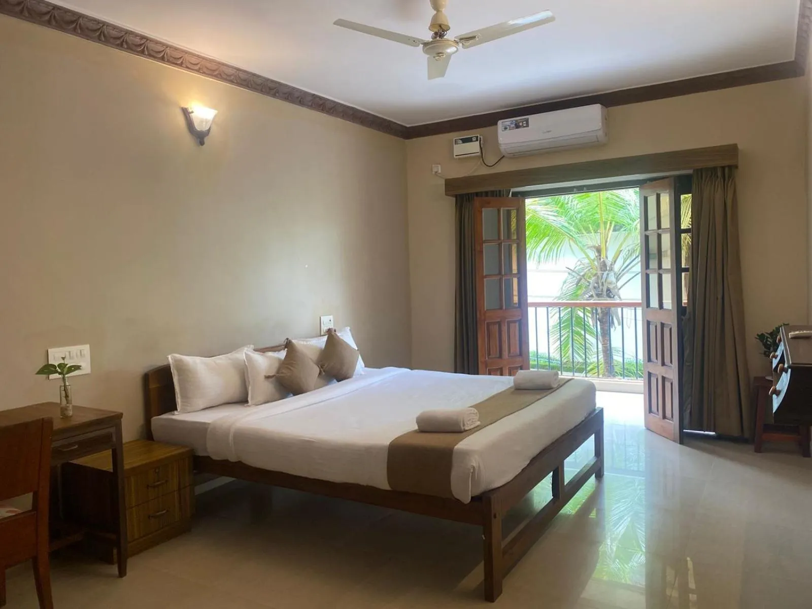 Bed in Ashvem Beach inn