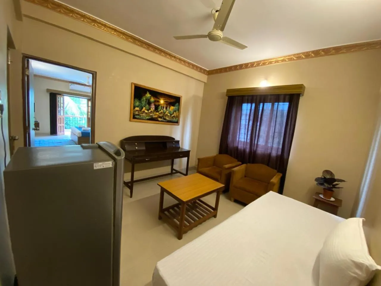 Living room, Bed in Ashvem Beach inn