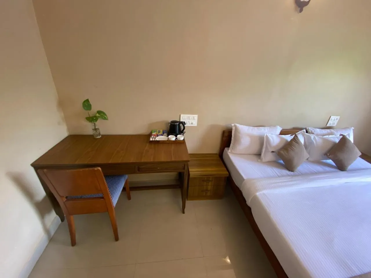 Bedroom, Bed in Ashvem Beach inn