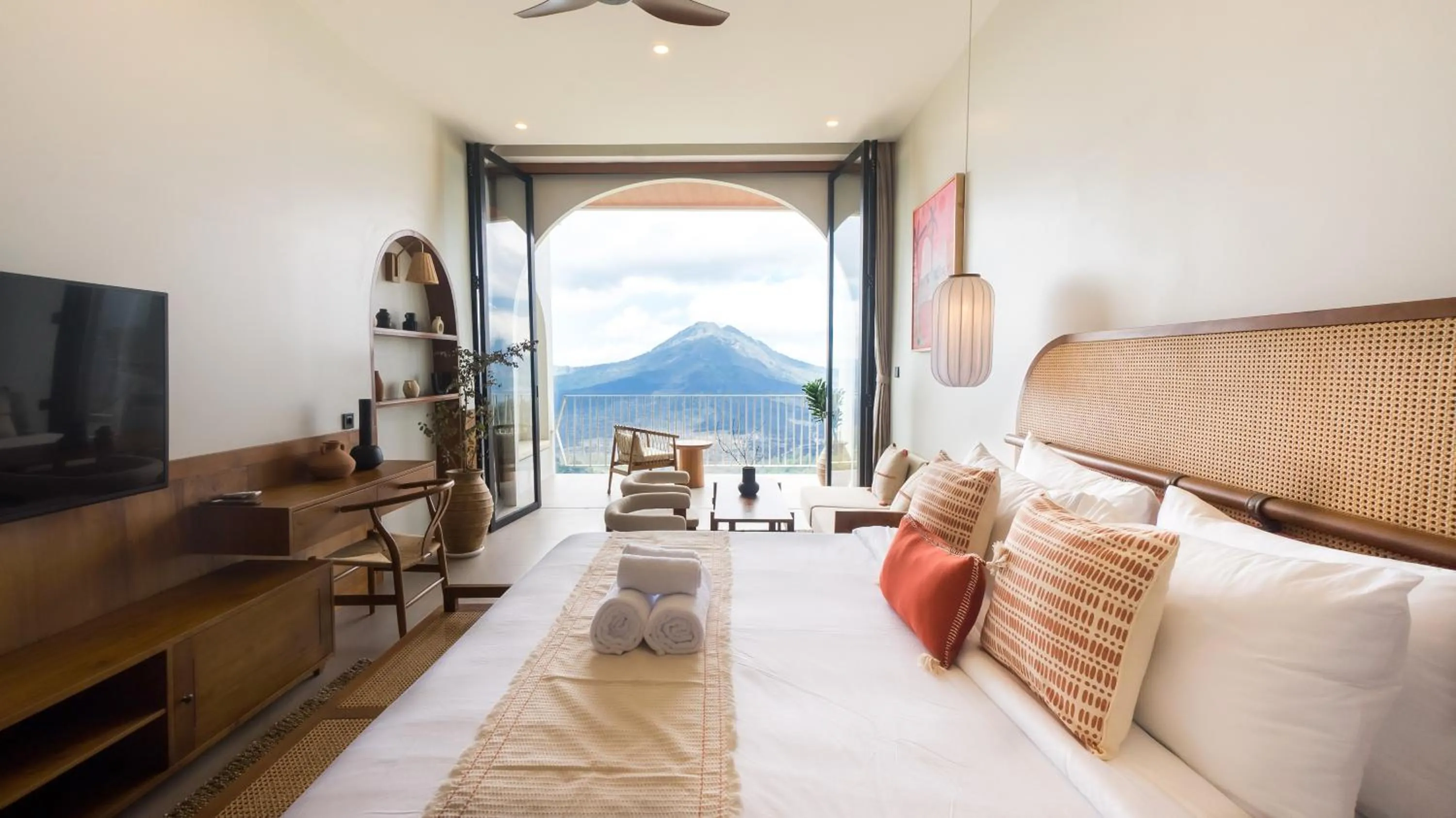 Gunung Agung Room (Super Deluxe) in El Lago Hotel