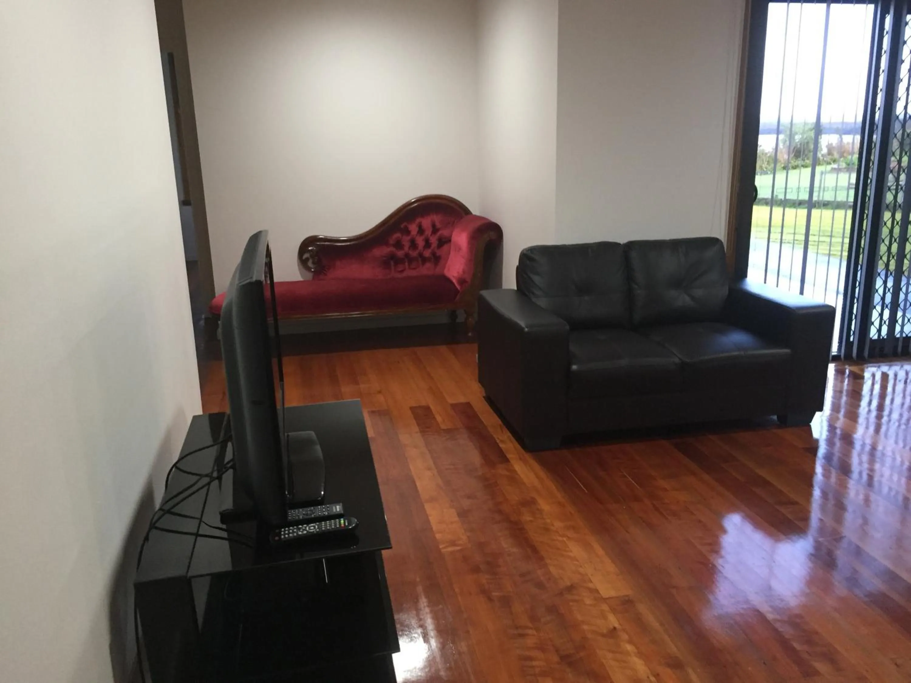 Communal lounge/ TV room in Glenaire Apartments at Frazer St