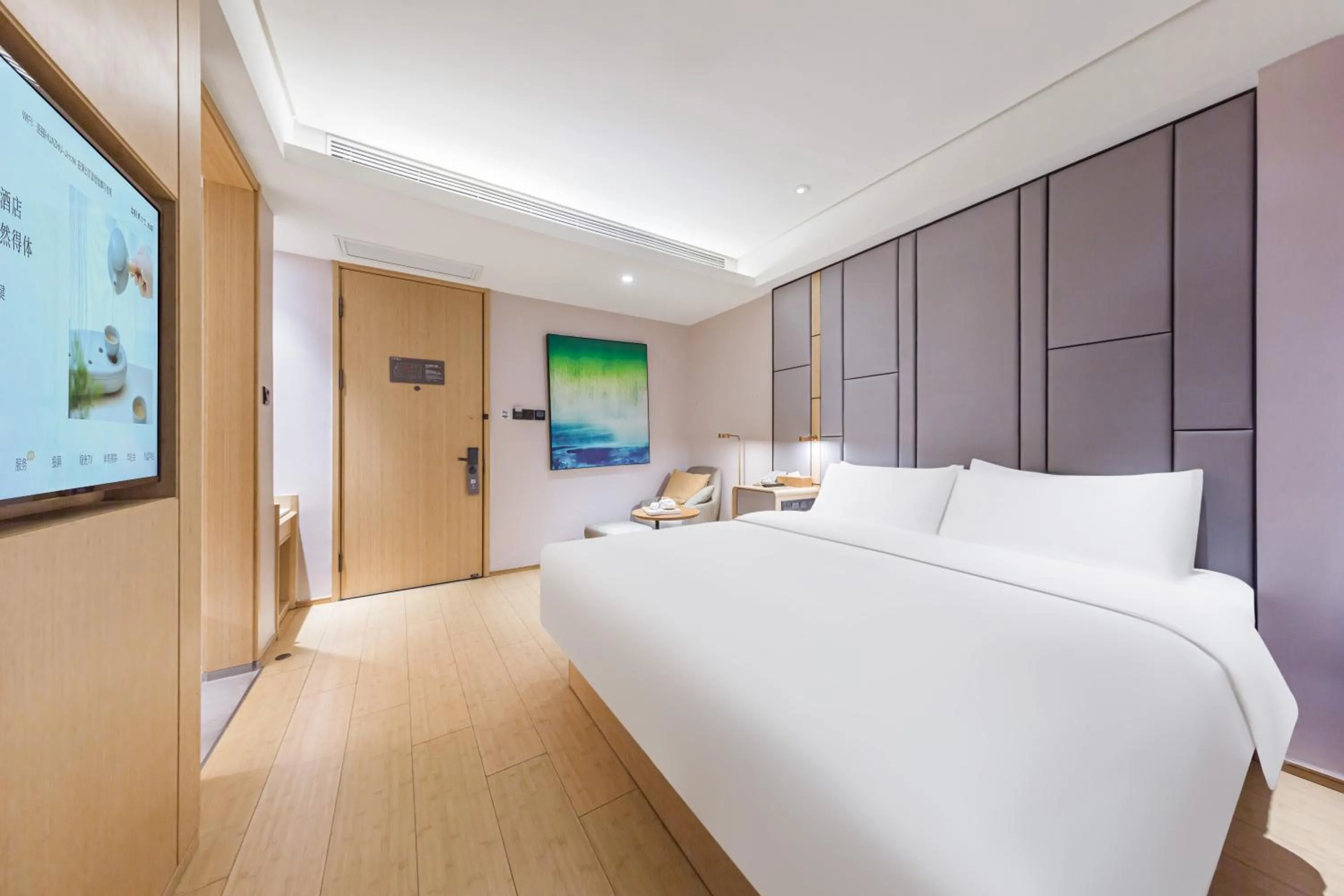 Photo of the whole room, Bed in JI Hotel Beijing Nanluoguxiang Andingmen Subway Station