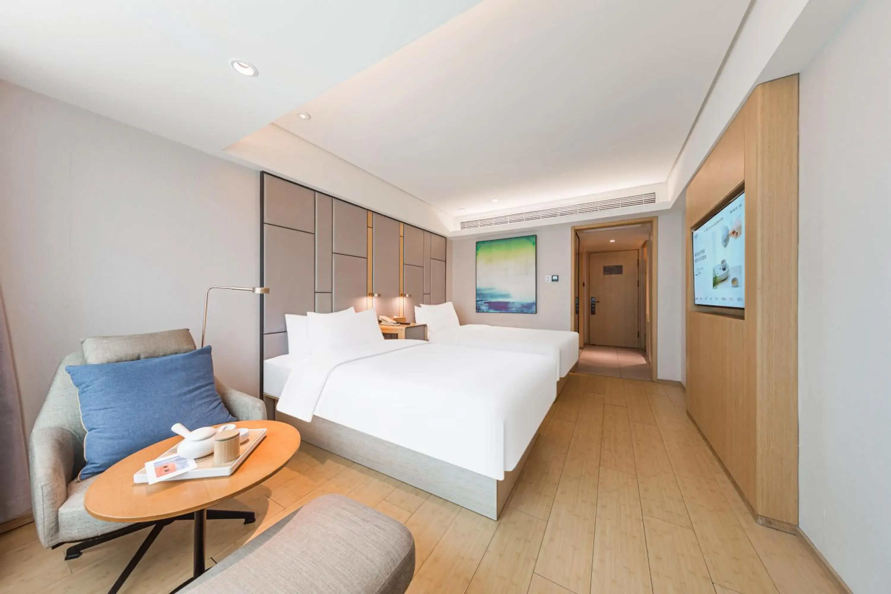 Living room, Bed in JI Hotel Beijing Nanluoguxiang Andingmen Subway Station Living room, Bed in JI Hotel Beijing Nanluoguxiang Andingmen Subway Station