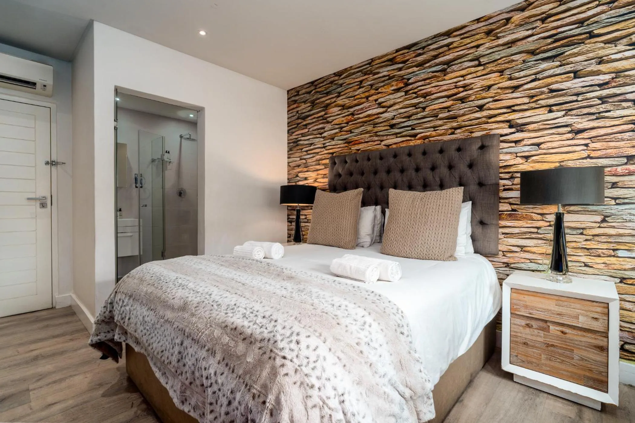 Bedroom, Bed in 107 Dorpstraat Boutique Hotel