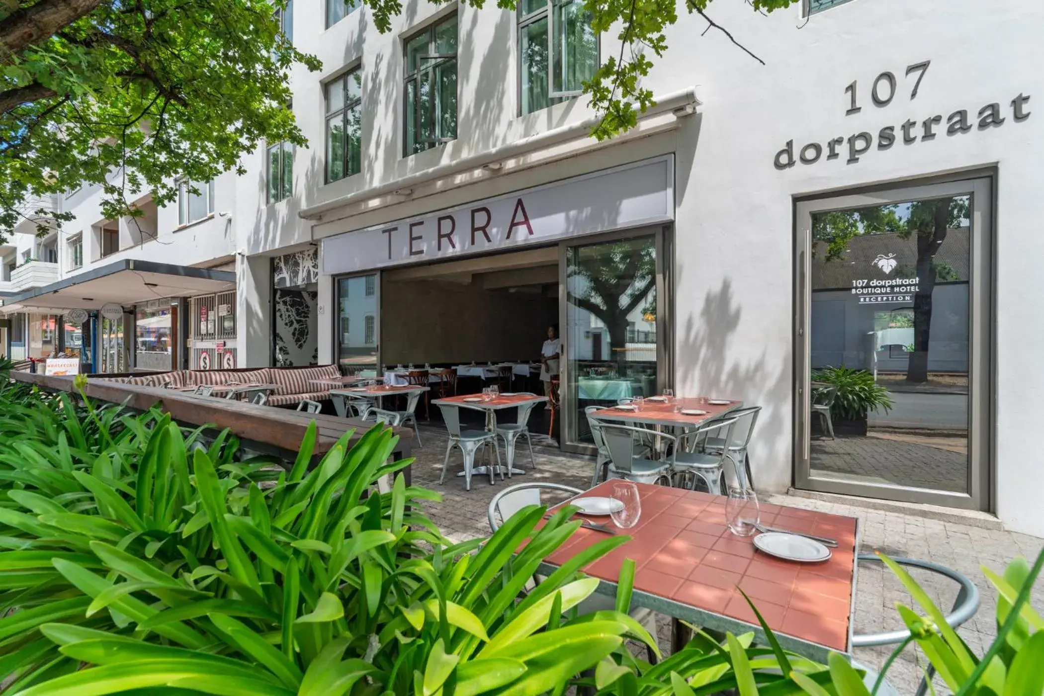 Street view in 107 Dorpstraat Boutique Hotel Street view in 107 Dorpstraat Boutique Hotel