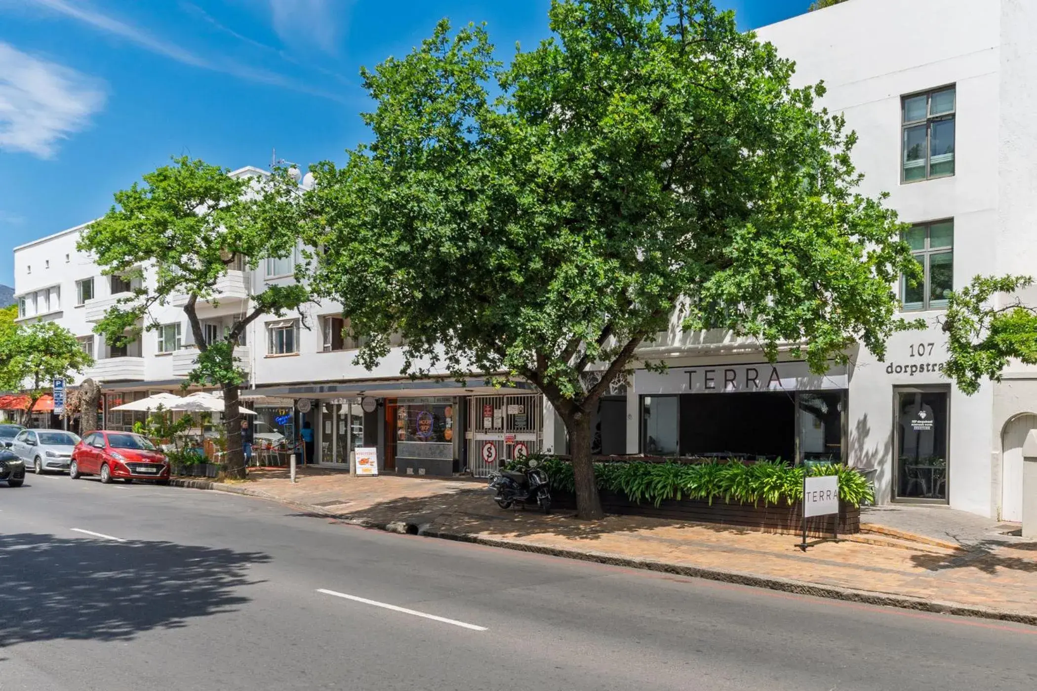Street view in 107 Dorpstraat Boutique Hotel Street view in 107 Dorpstraat Boutique Hotel