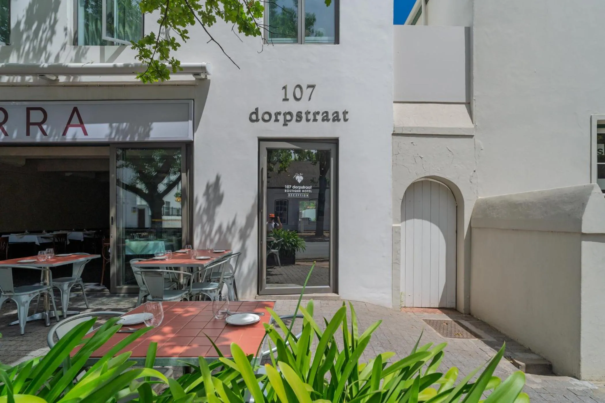 Facade/entrance in 107 Dorpstraat Boutique Hotel