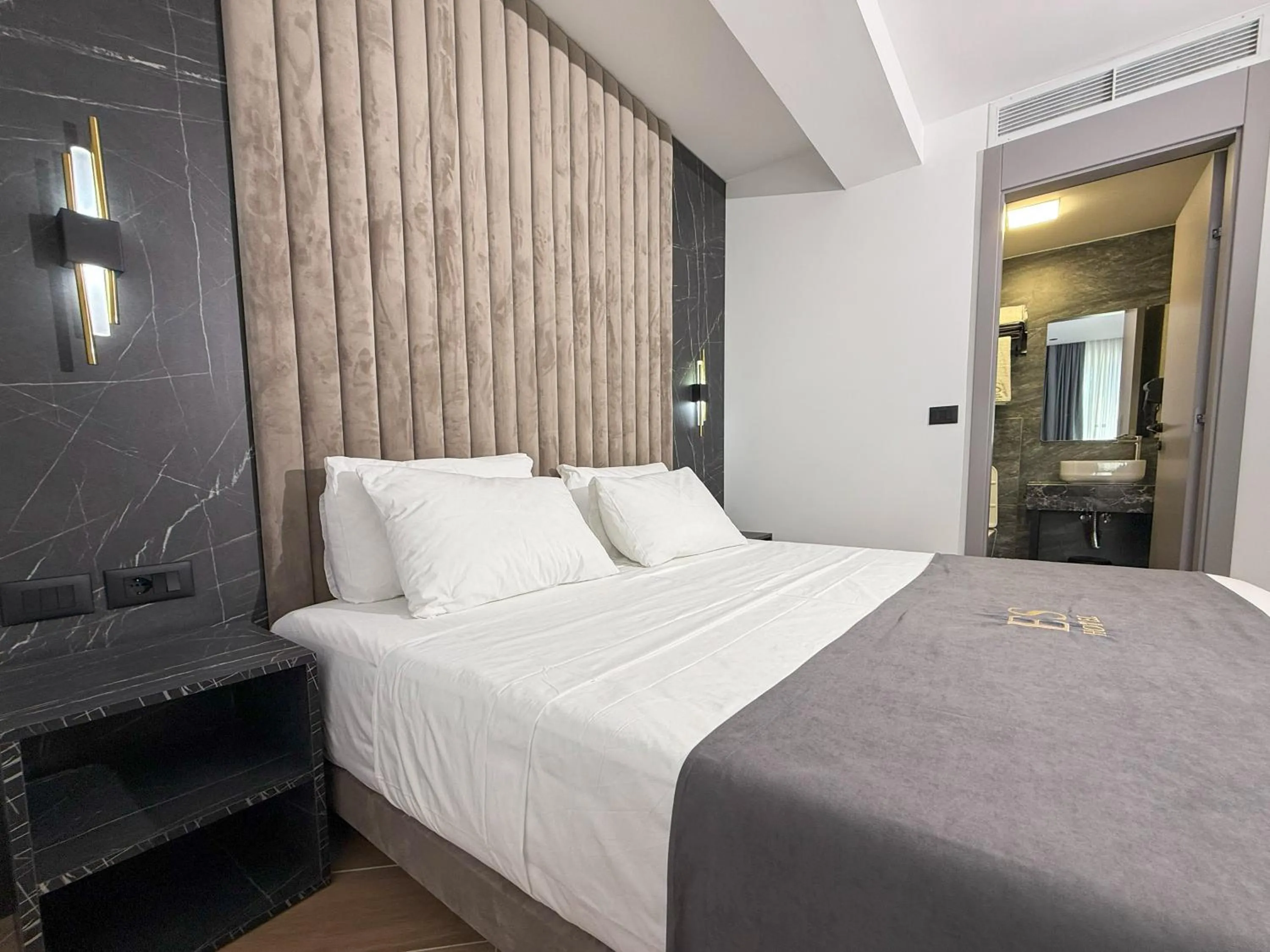 Bed in ES Hotel