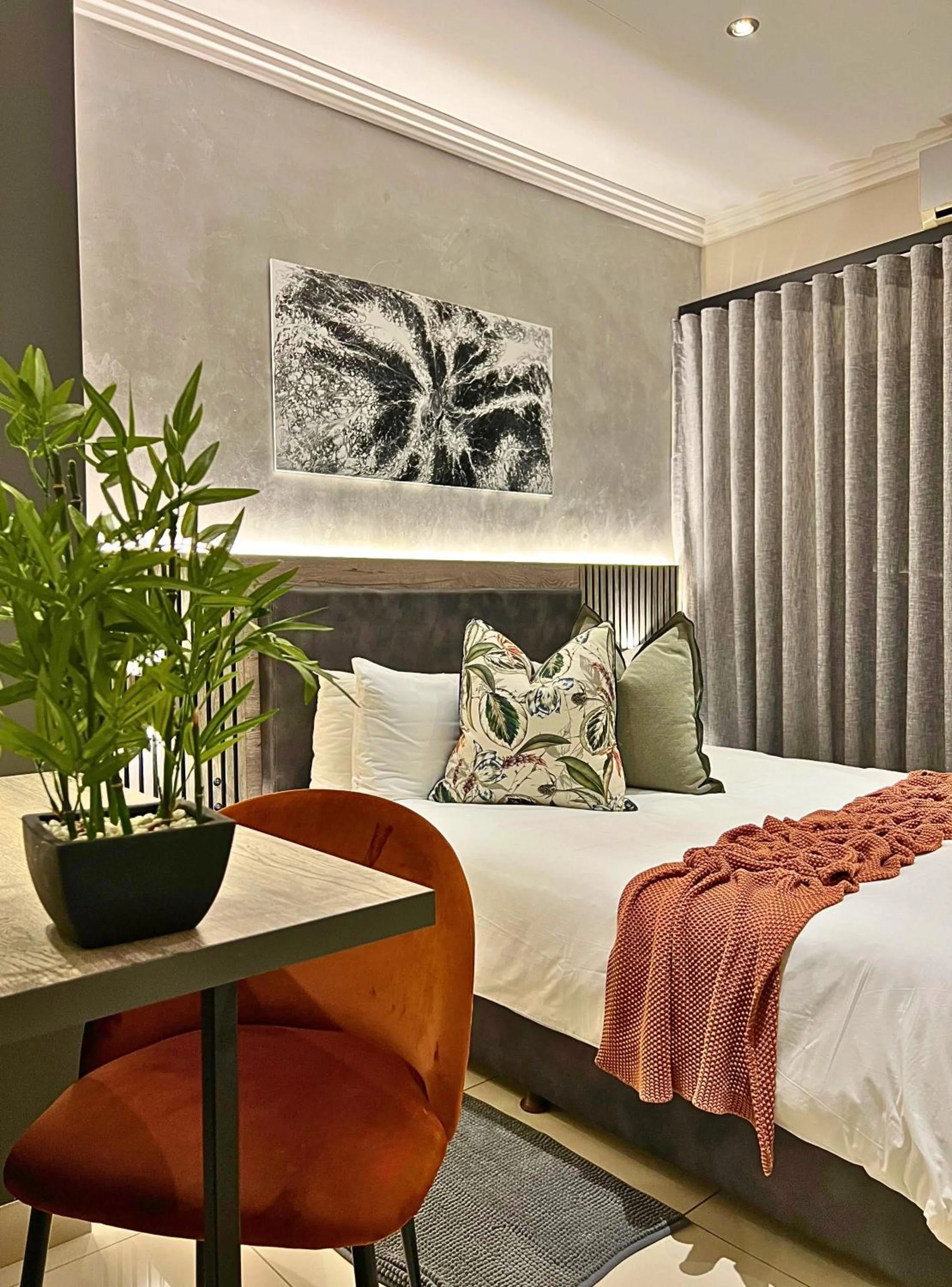 Bed in The Cycad Lodge & Chalets