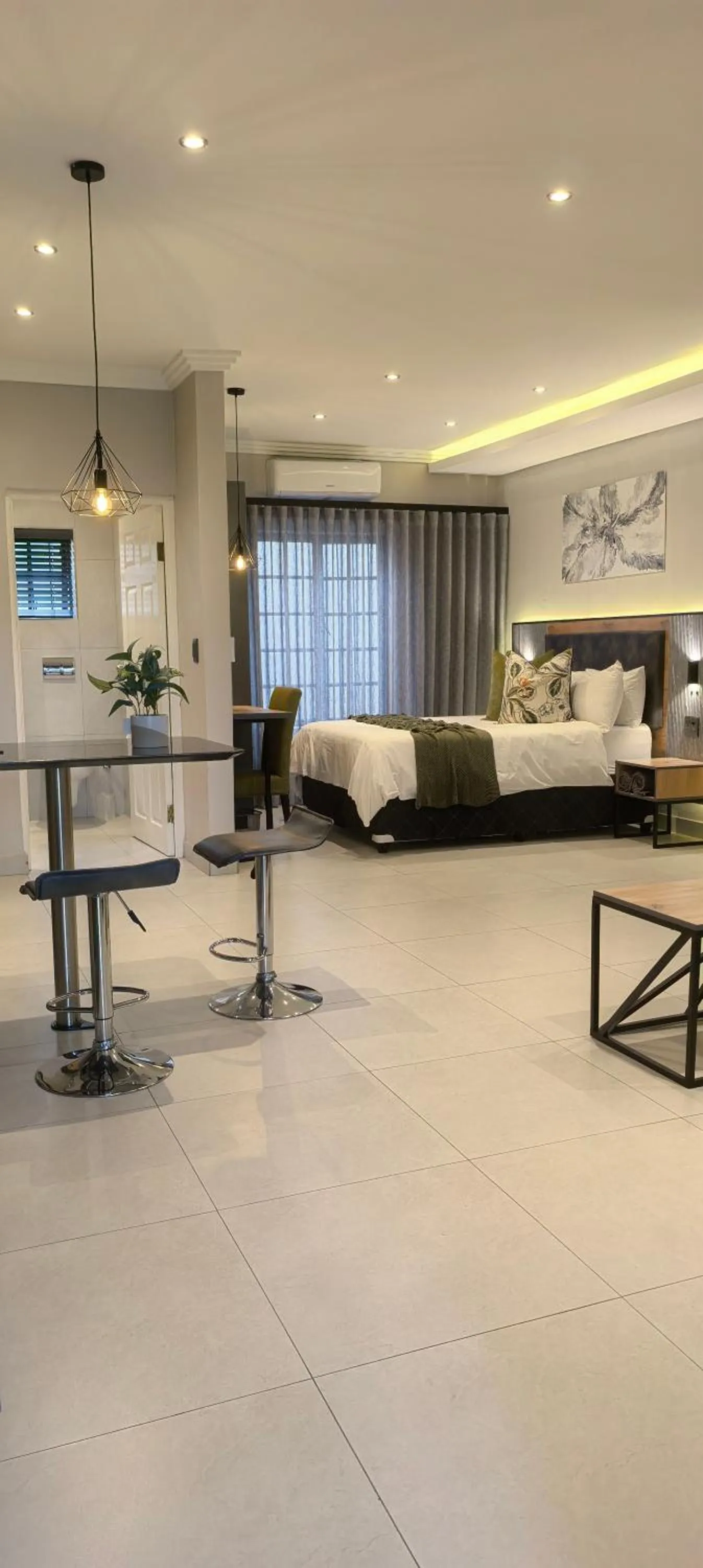 Bedroom, Bed in The Cycad Lodge & Chalets