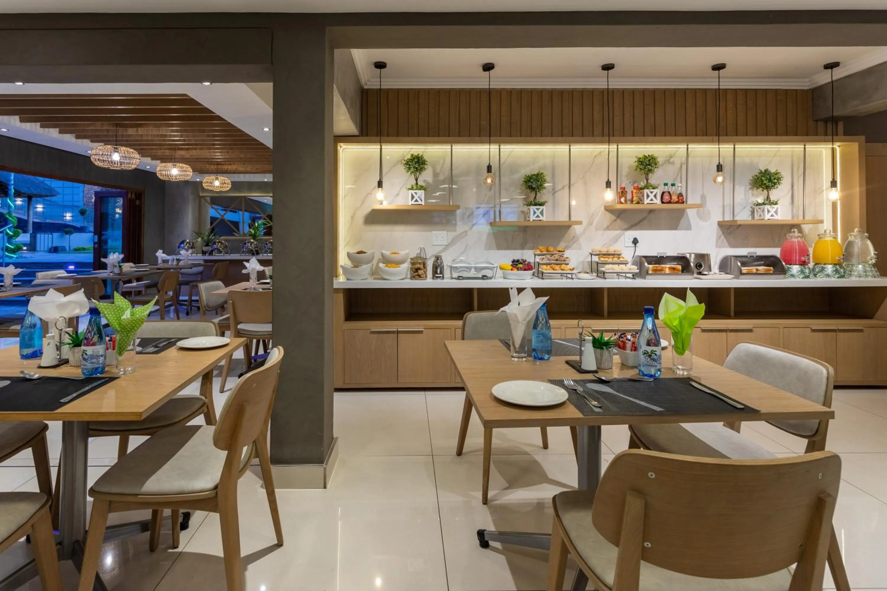 Restaurant/places to eat in The Cycad Lodge & Chalets