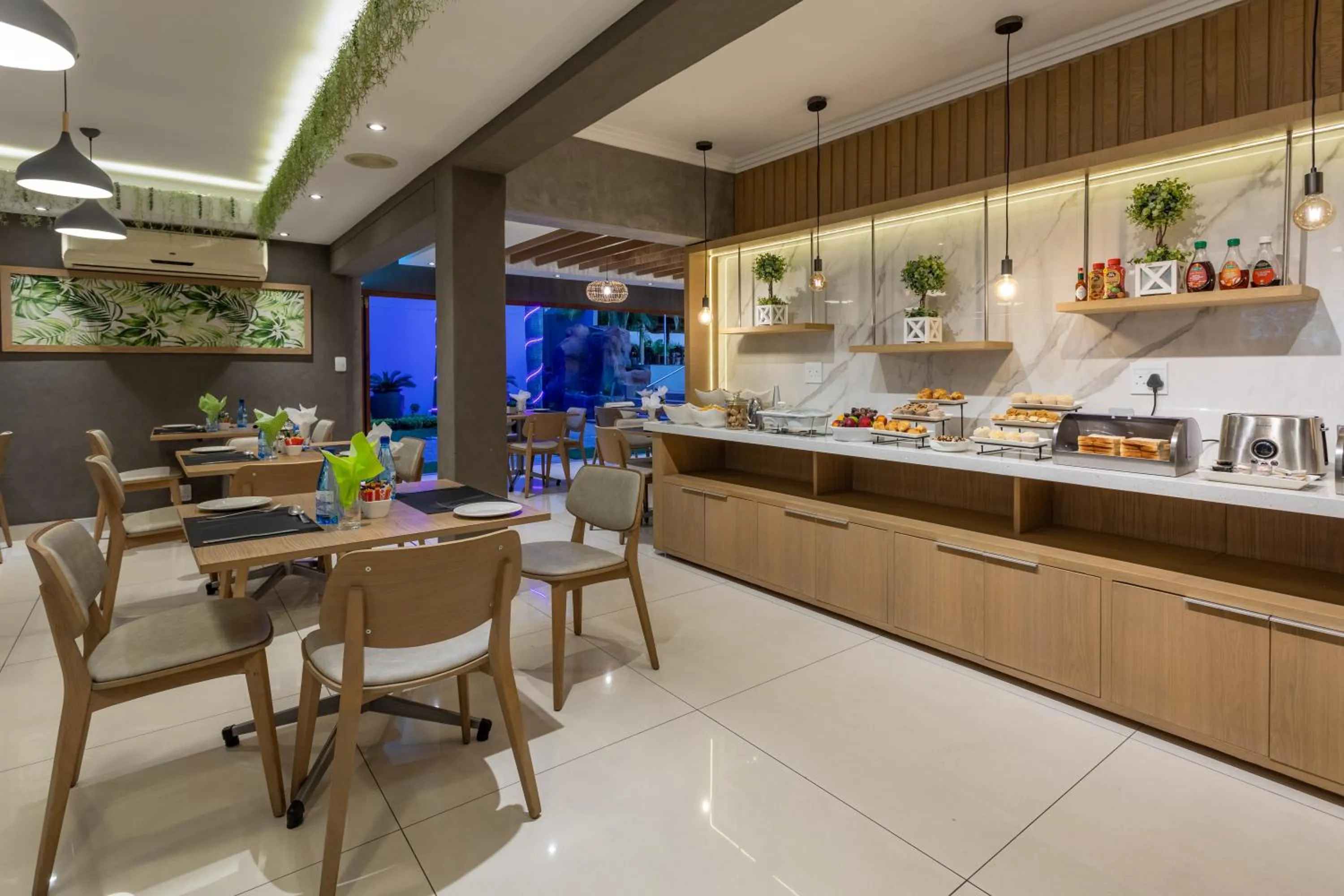 Restaurant/places to eat in The Cycad Lodge & Chalets