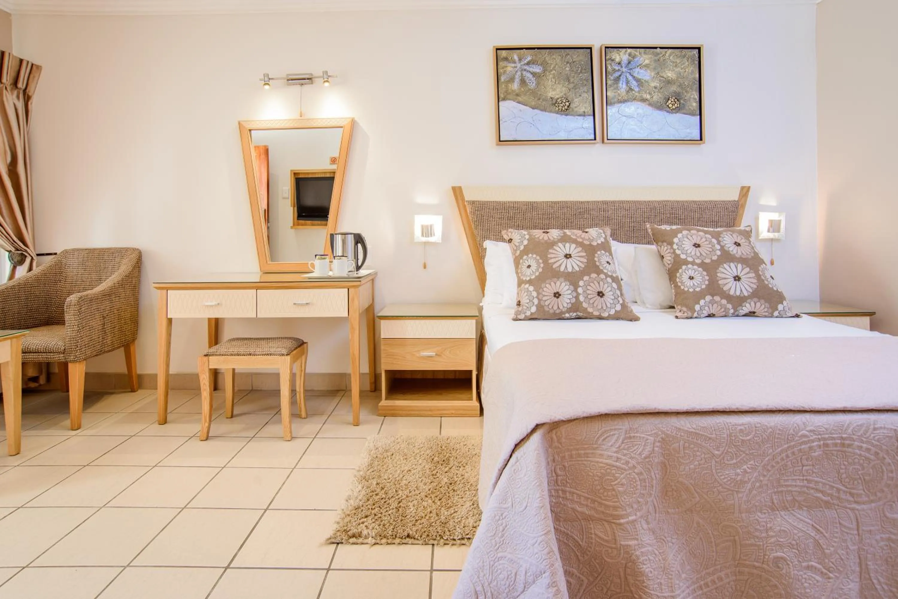 Bed in The Cycad Lodge & Chalets