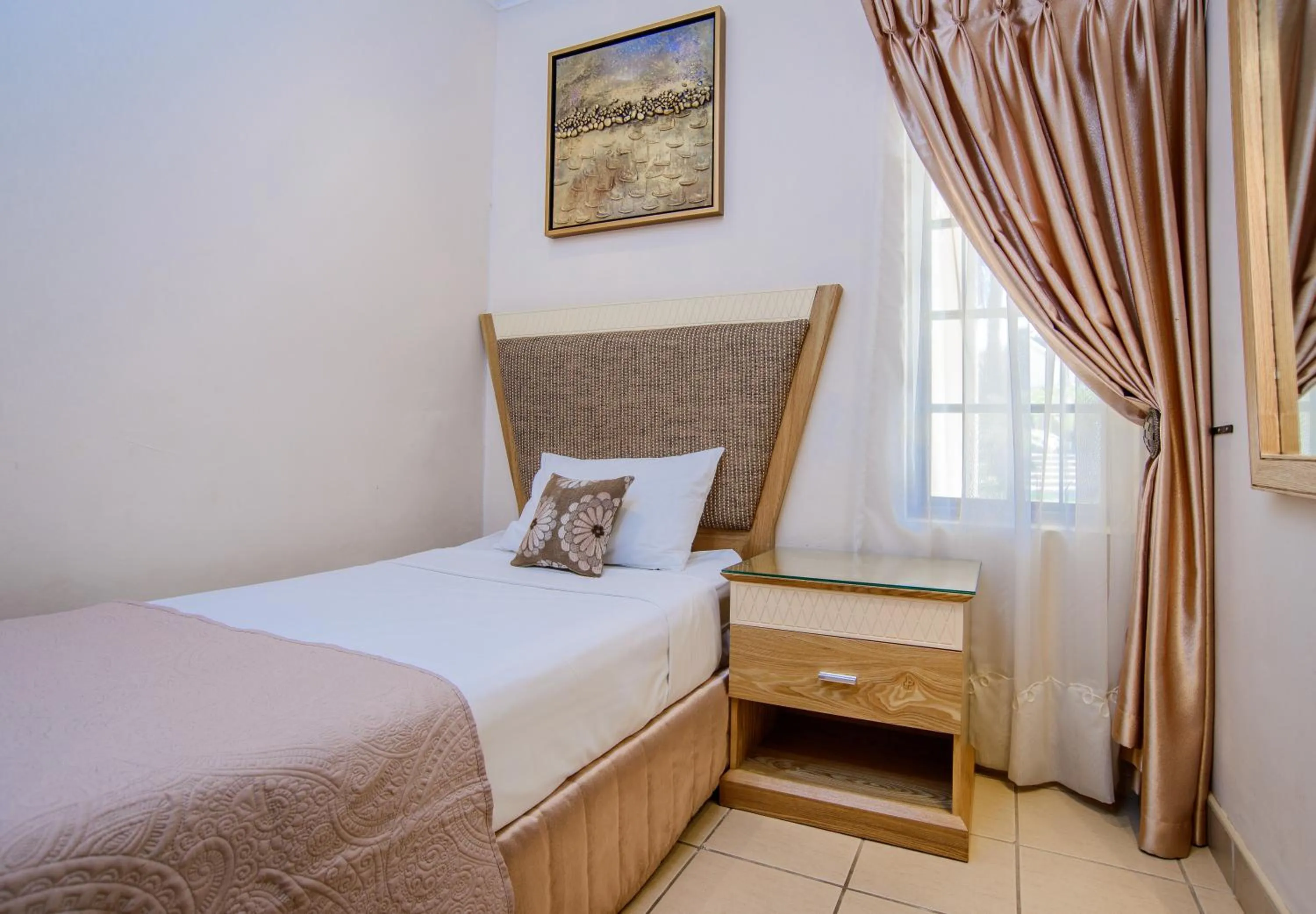 Bed in The Cycad Lodge & Chalets