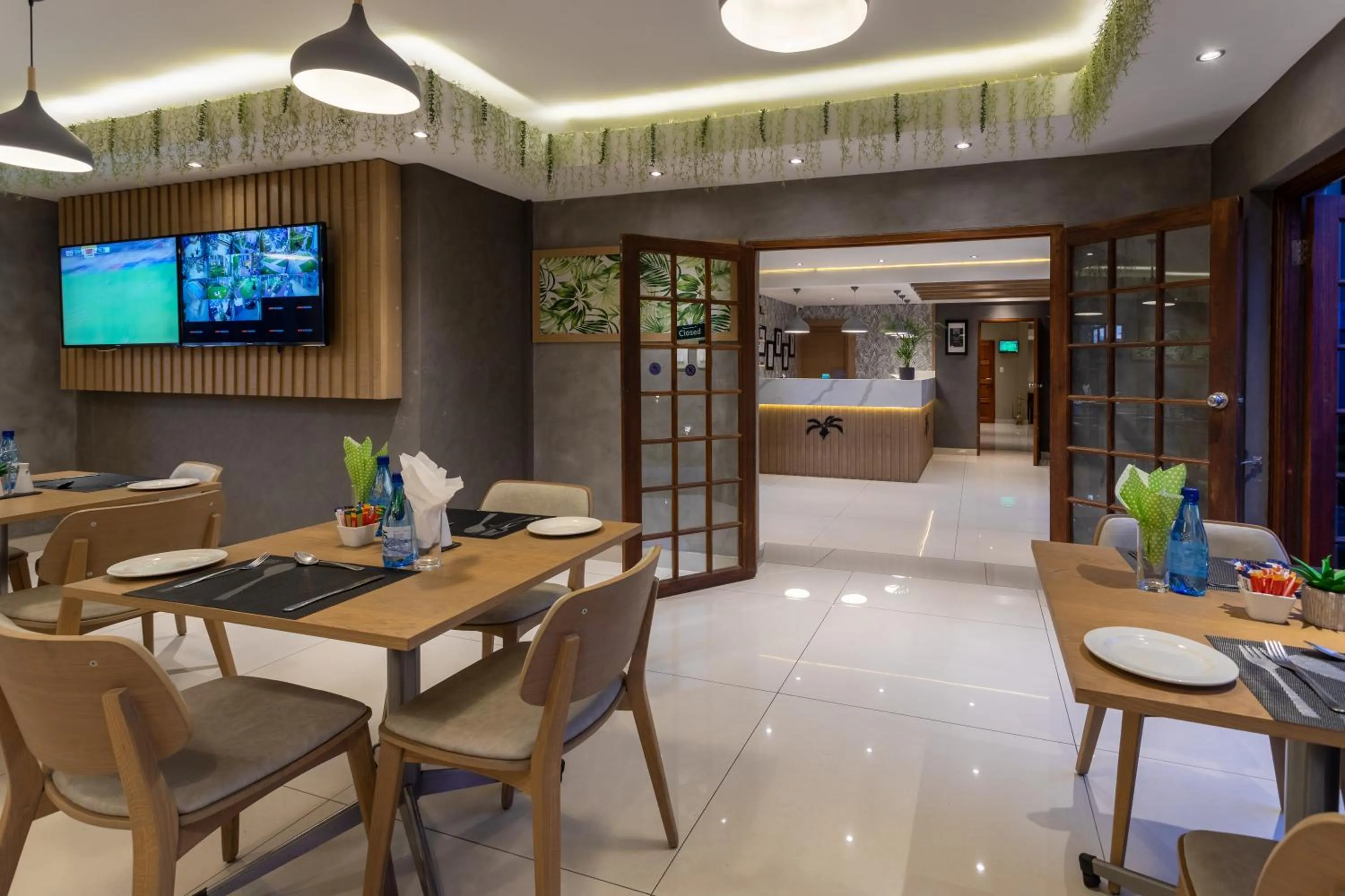 Restaurant/places to eat in The Cycad Lodge & Chalets