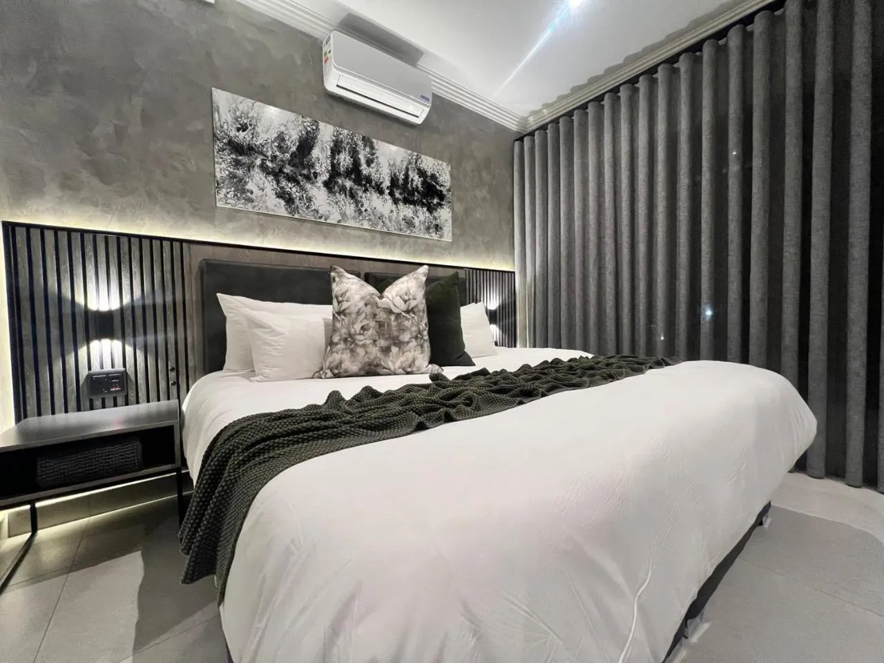 Bed in The Cycad Lodge & Chalets