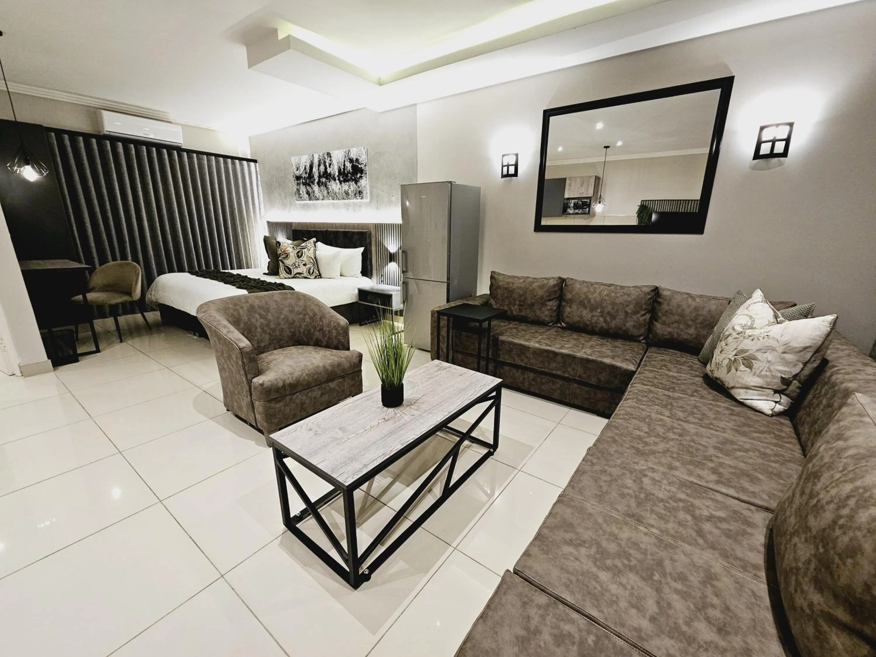 Bedroom, Bed in The Cycad Lodge & Chalets