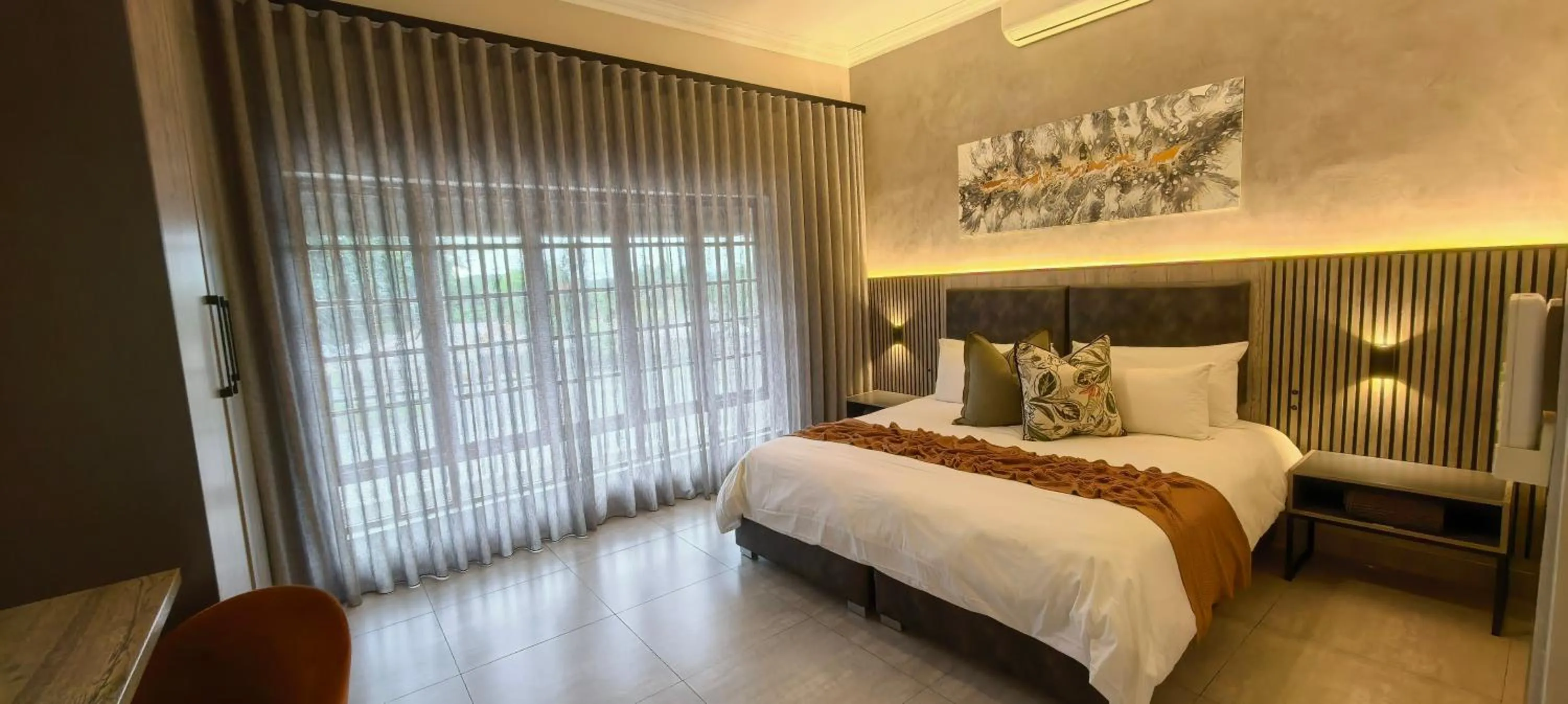 Bedroom, Bed in The Cycad Lodge & Chalets