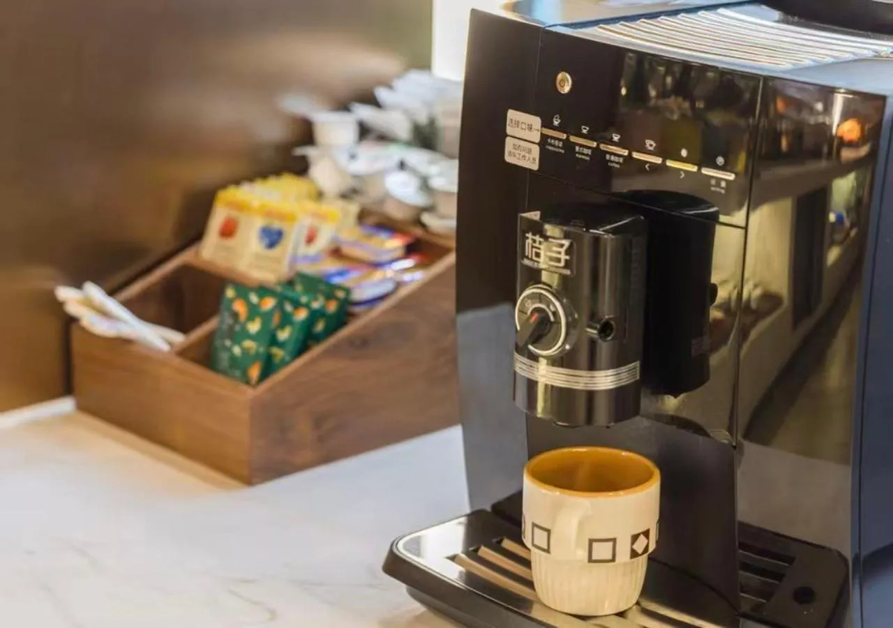 Coffee/tea facilities in Orange Hotel Beijing West Railway Station
