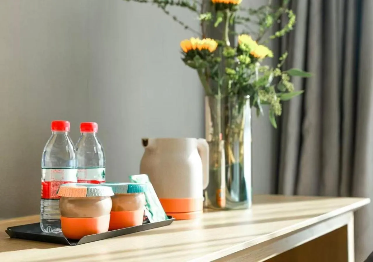 Coffee/tea facilities in Orange Hotel Beijing West Railway Station