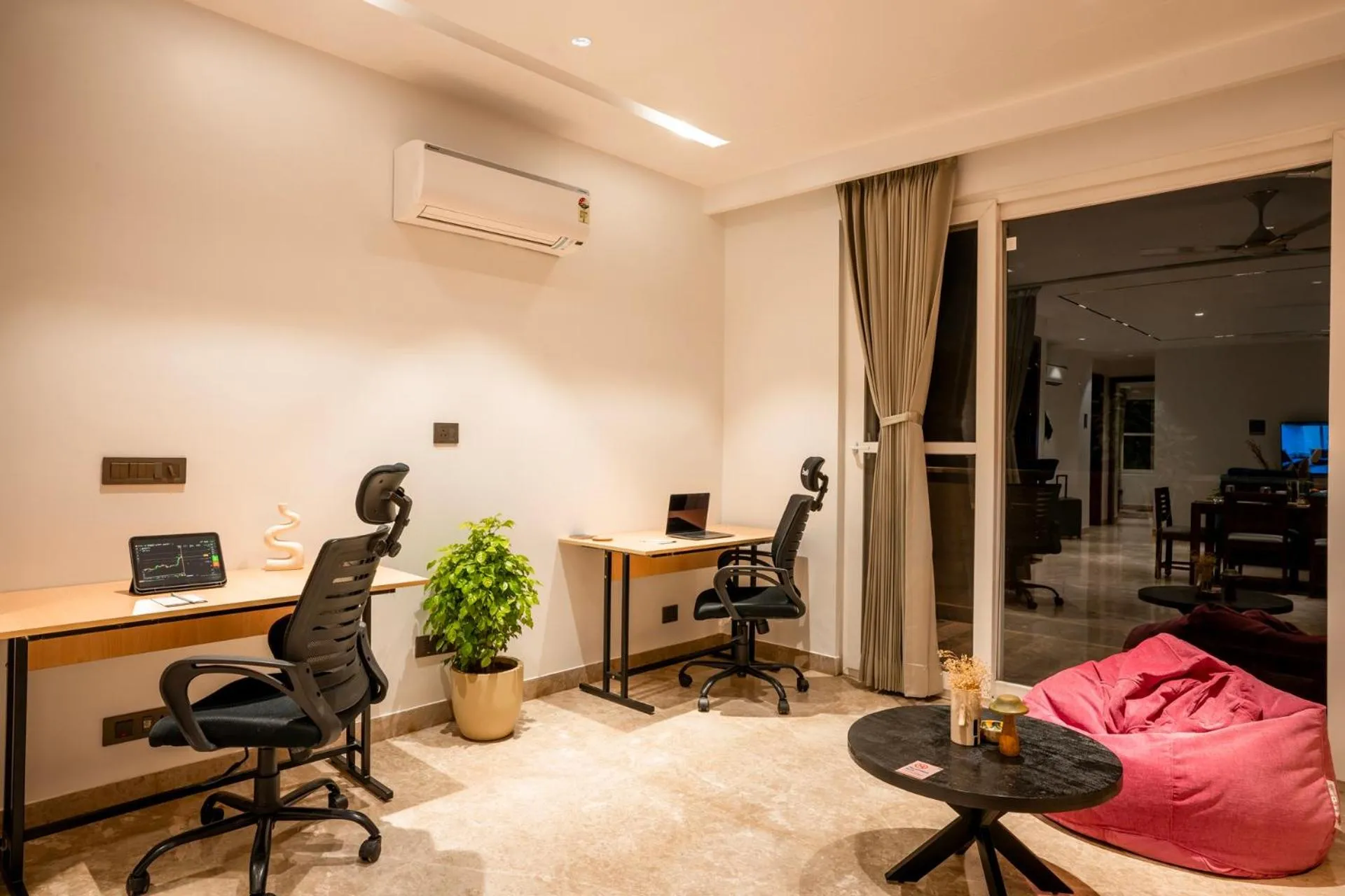 Seating area in LiveAway Gurugram, Golf Course Road by PACK