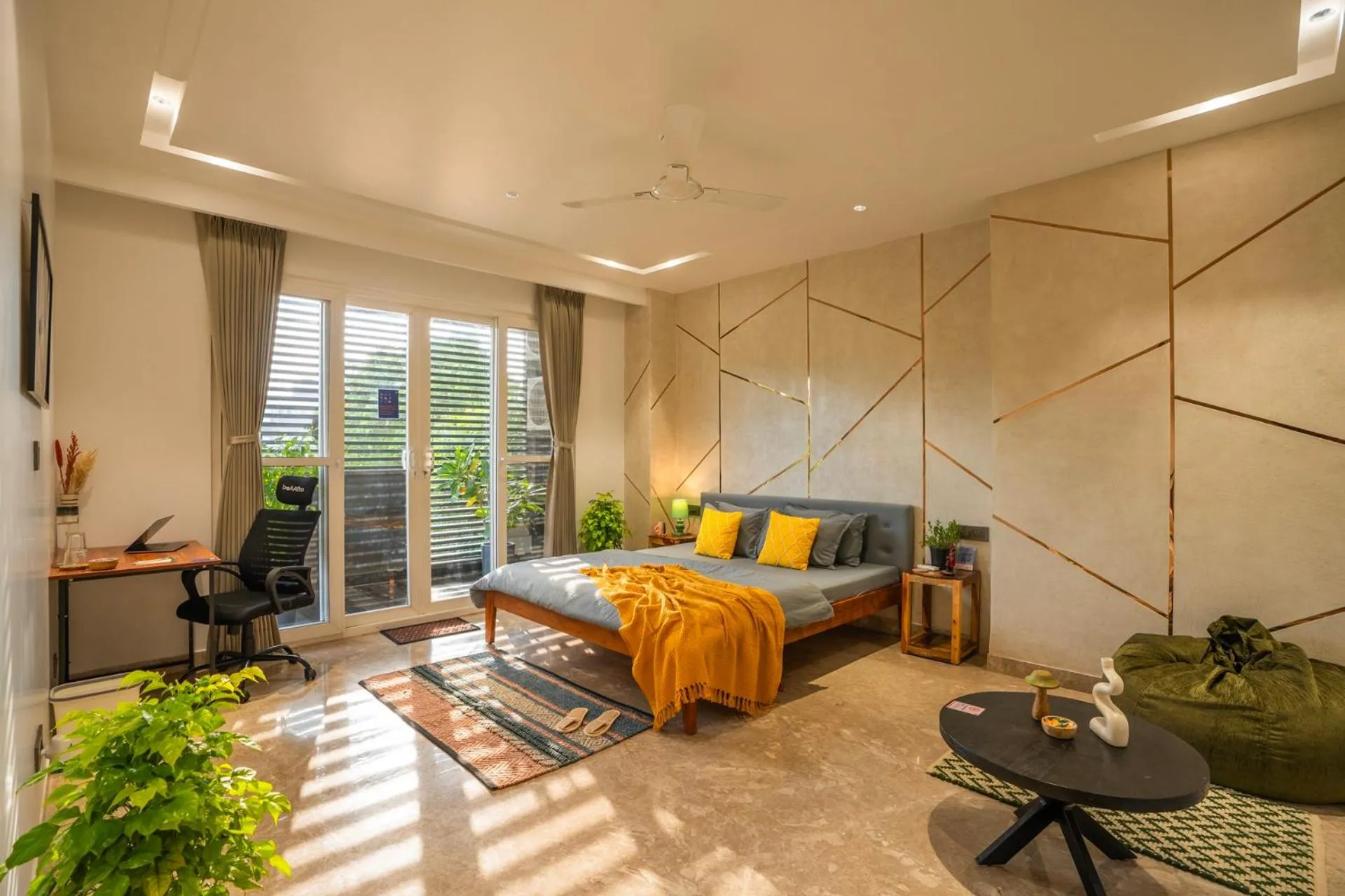 Photo of the whole room in LiveAway Gurugram, Golf Course Road by PACK