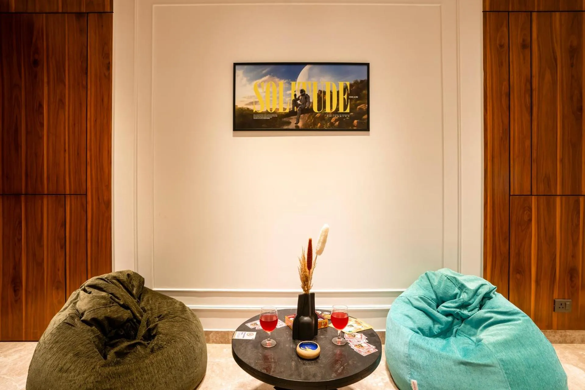 Living room in LiveAway Gurugram, Golf Course Road by PACK