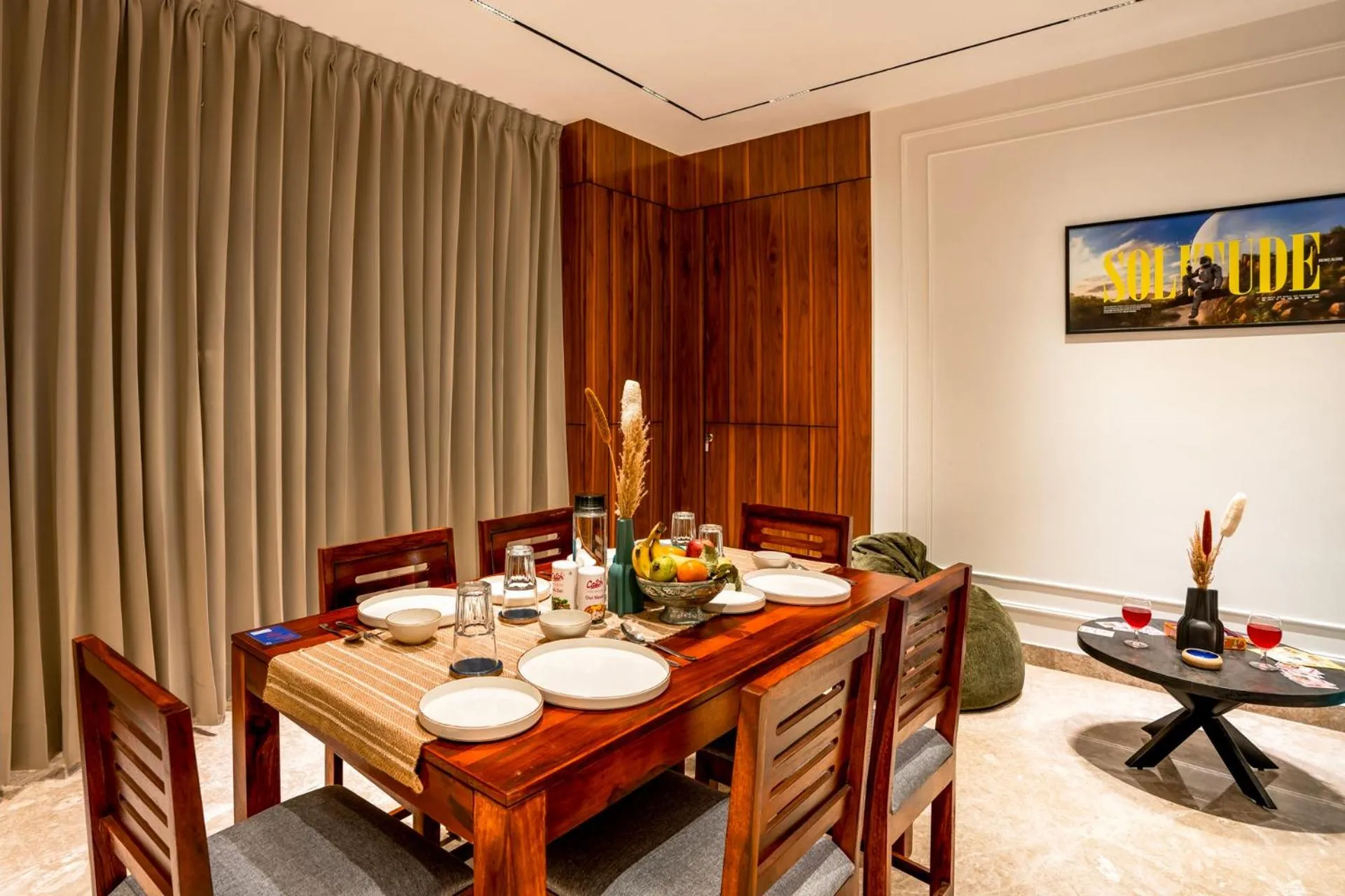 Living room in LiveAway Gurugram, Golf Course Road by PACK