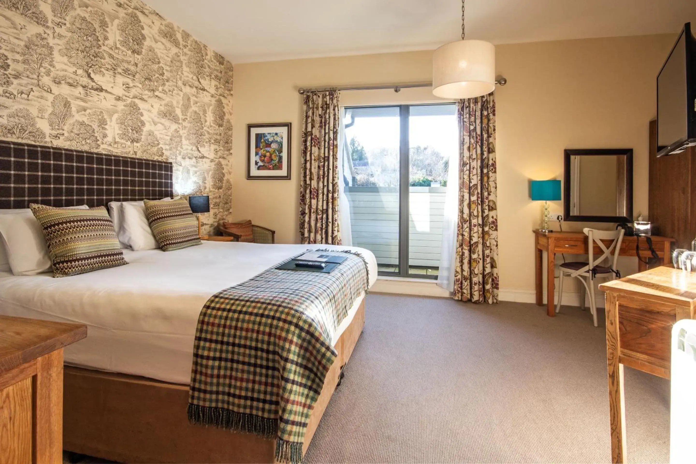 Superior First Floor Double Room in The White Hart, Wroughton Superior First Floor Double Room in The White Hart, Wroughton