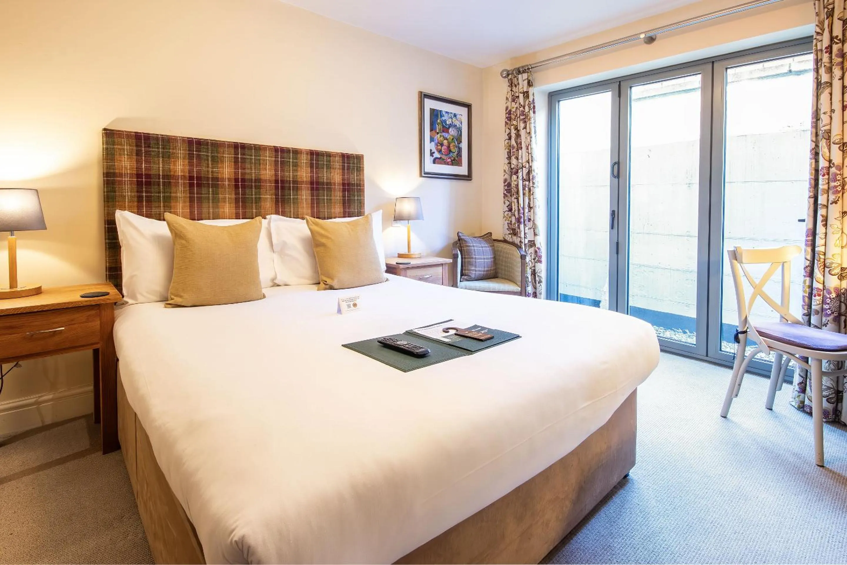 Bedroom, Bed in The White Hart, Wroughton