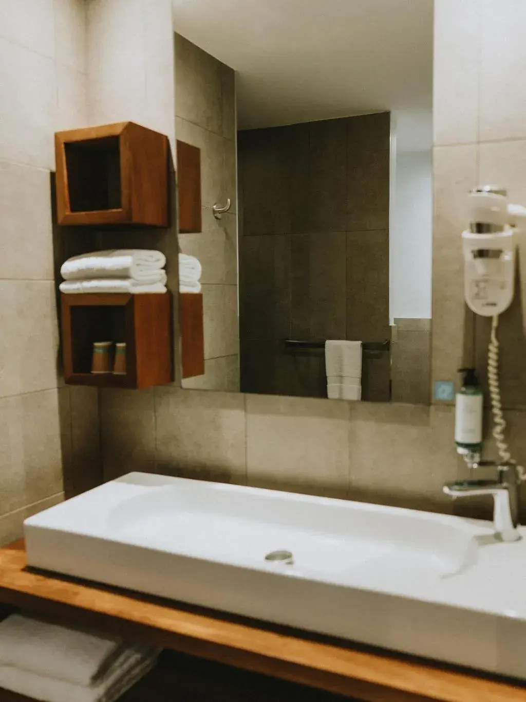 Bathroom in Hotel Le Saint Pierre ÎLe De La Reunion. Bathroom in Hotel Le Saint Pierre ÎLe De La Reunion.