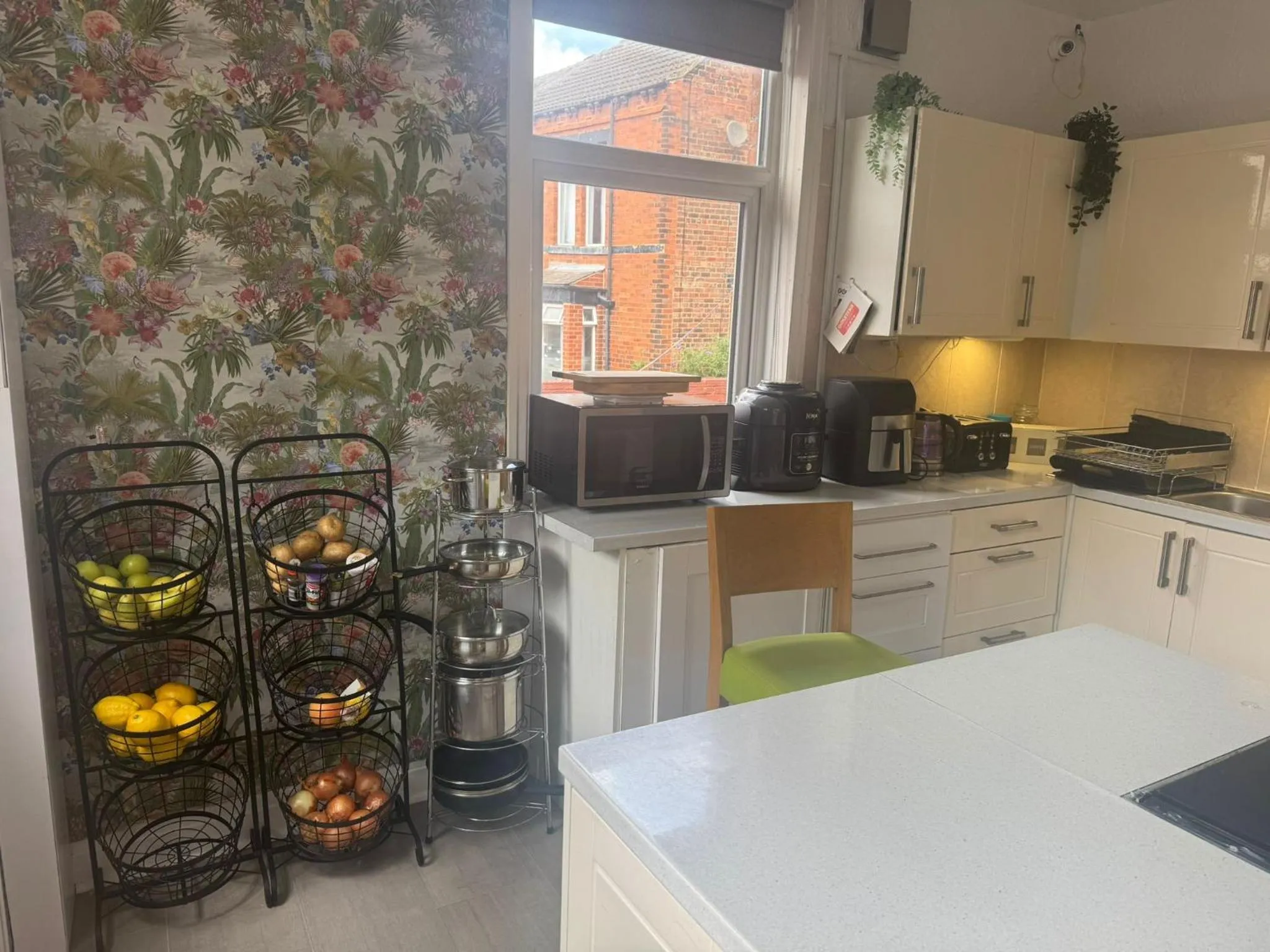 Coffee/tea facilities in Woodville Lodge Leeds by OYO