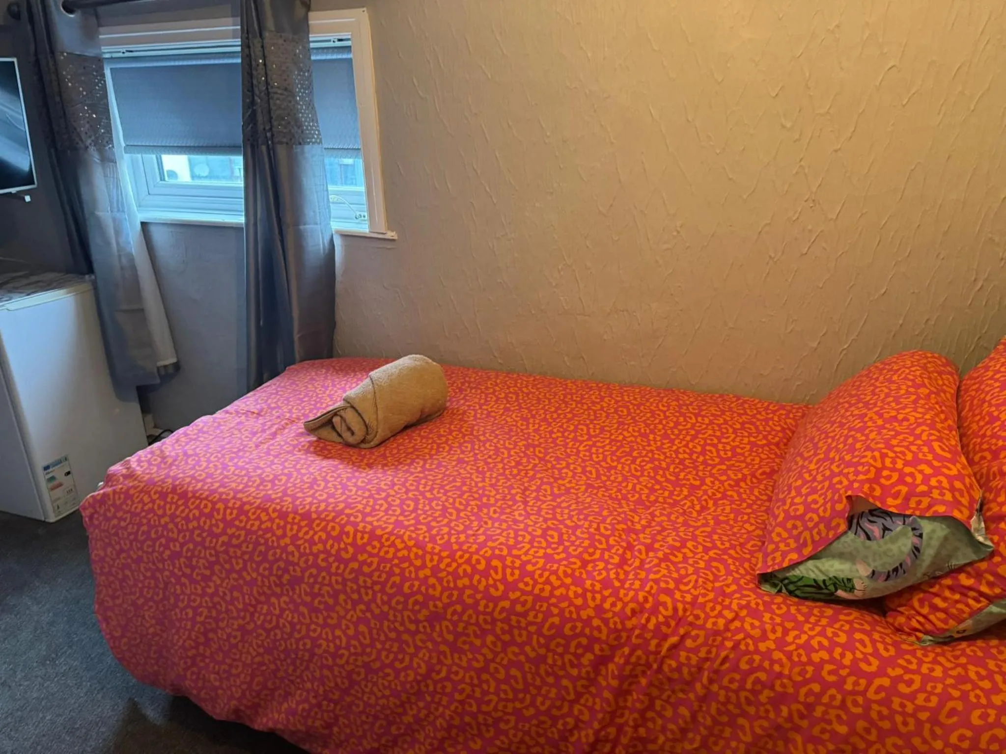 Bed in Woodville Lodge Leeds by OYO