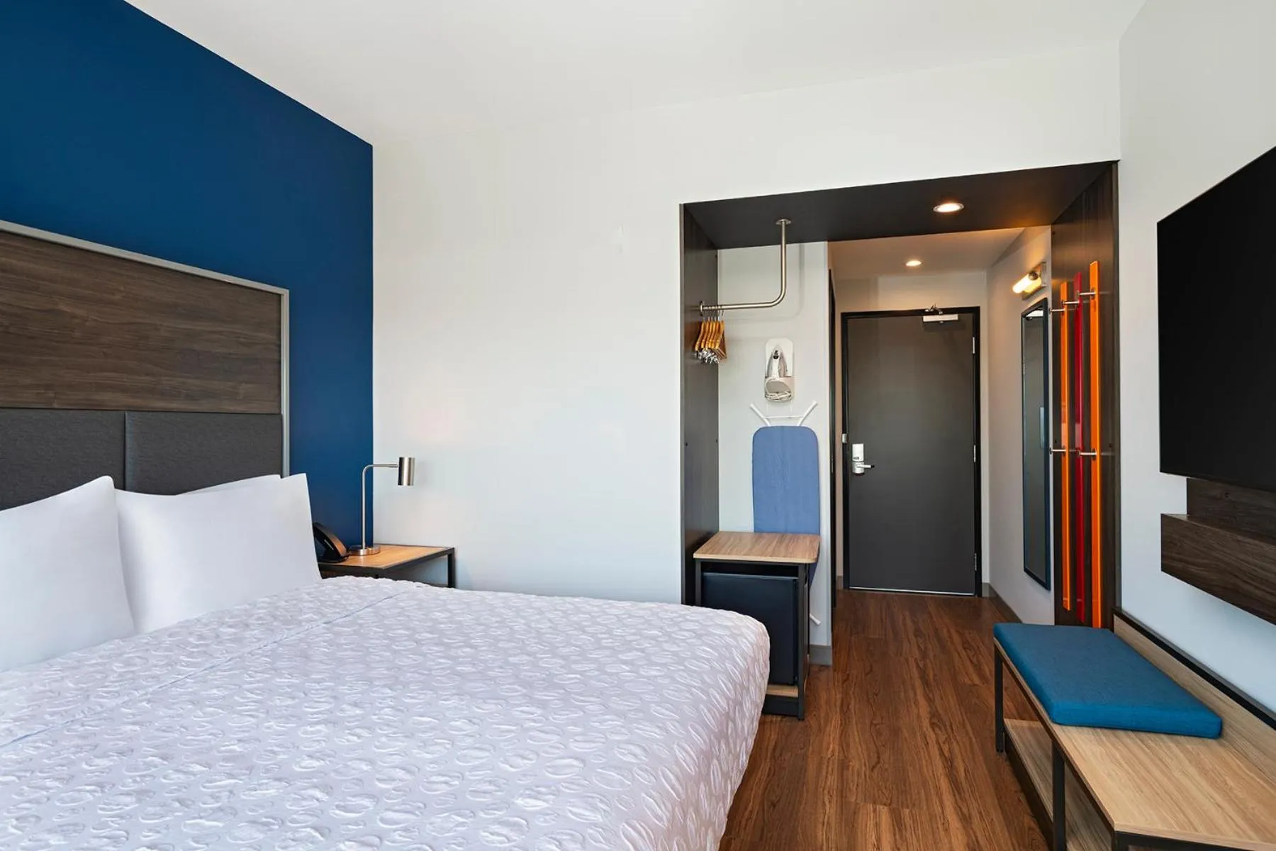 Bedroom, Bed in Tru By Hilton Irving Dfw South