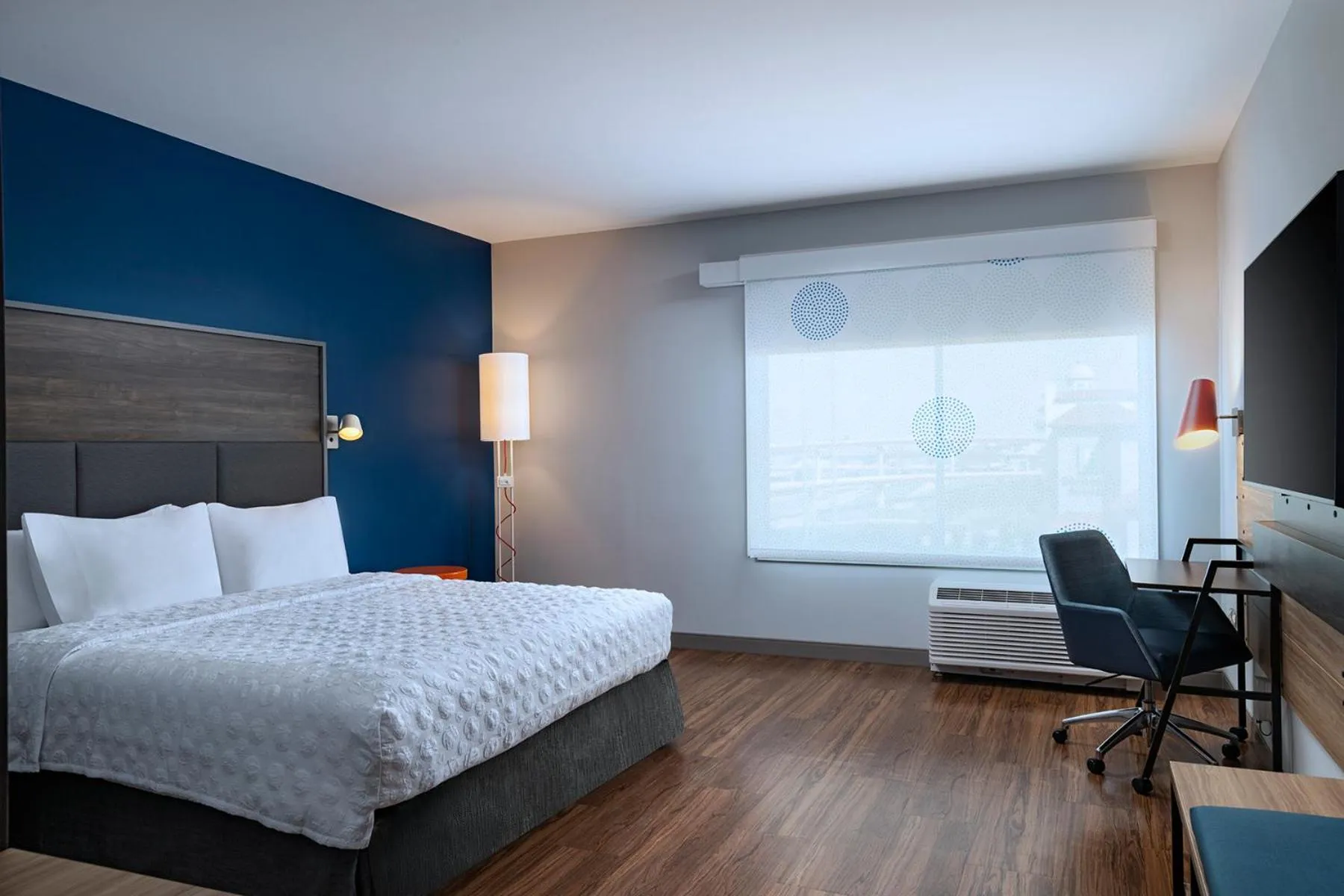 Bedroom, Bed in Tru By Hilton Irving Dfw South